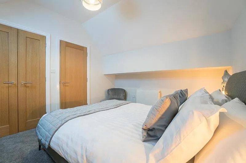 Bed in The Queens Arms Apartments