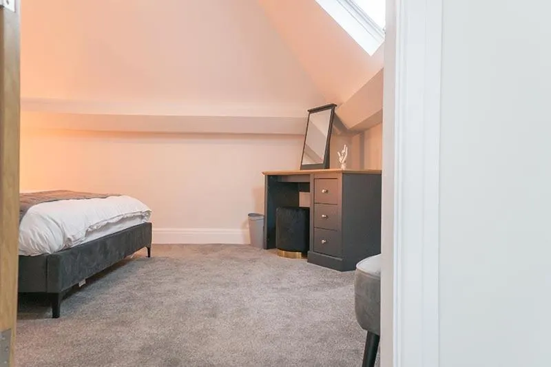 Bed in The Queens Arms Apartments