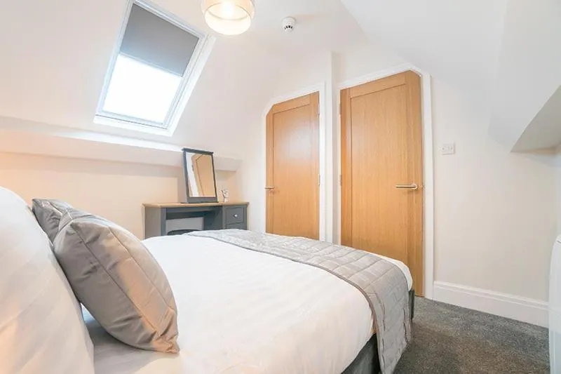 Bed in The Queens Arms Apartments