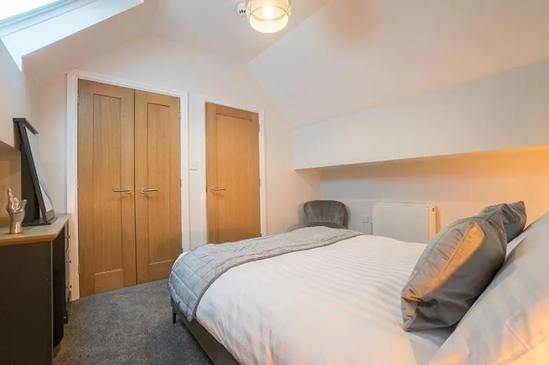 Bed in The Queens Arms Apartments