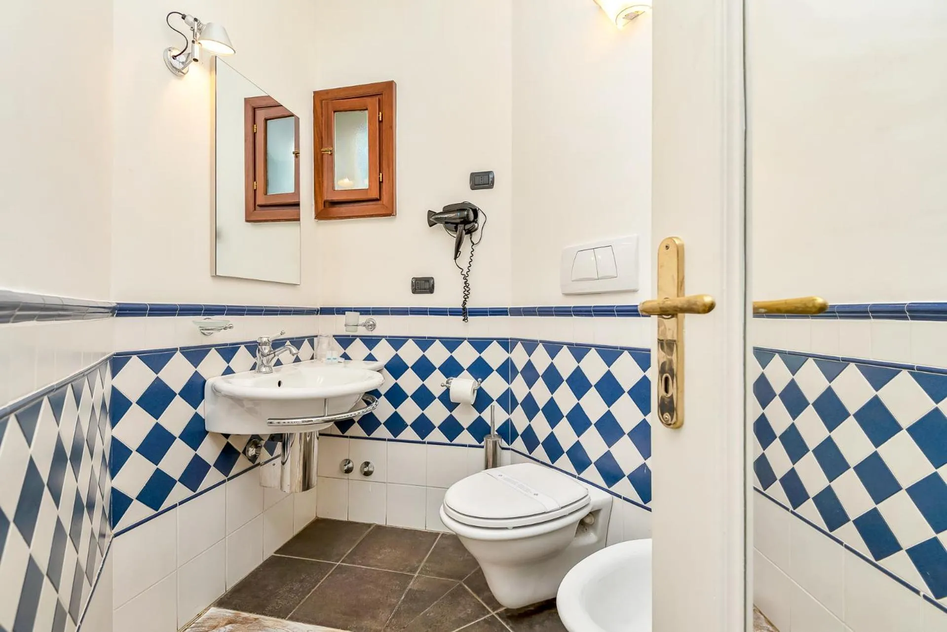 Toilet in Hotel la Pietra restaurant