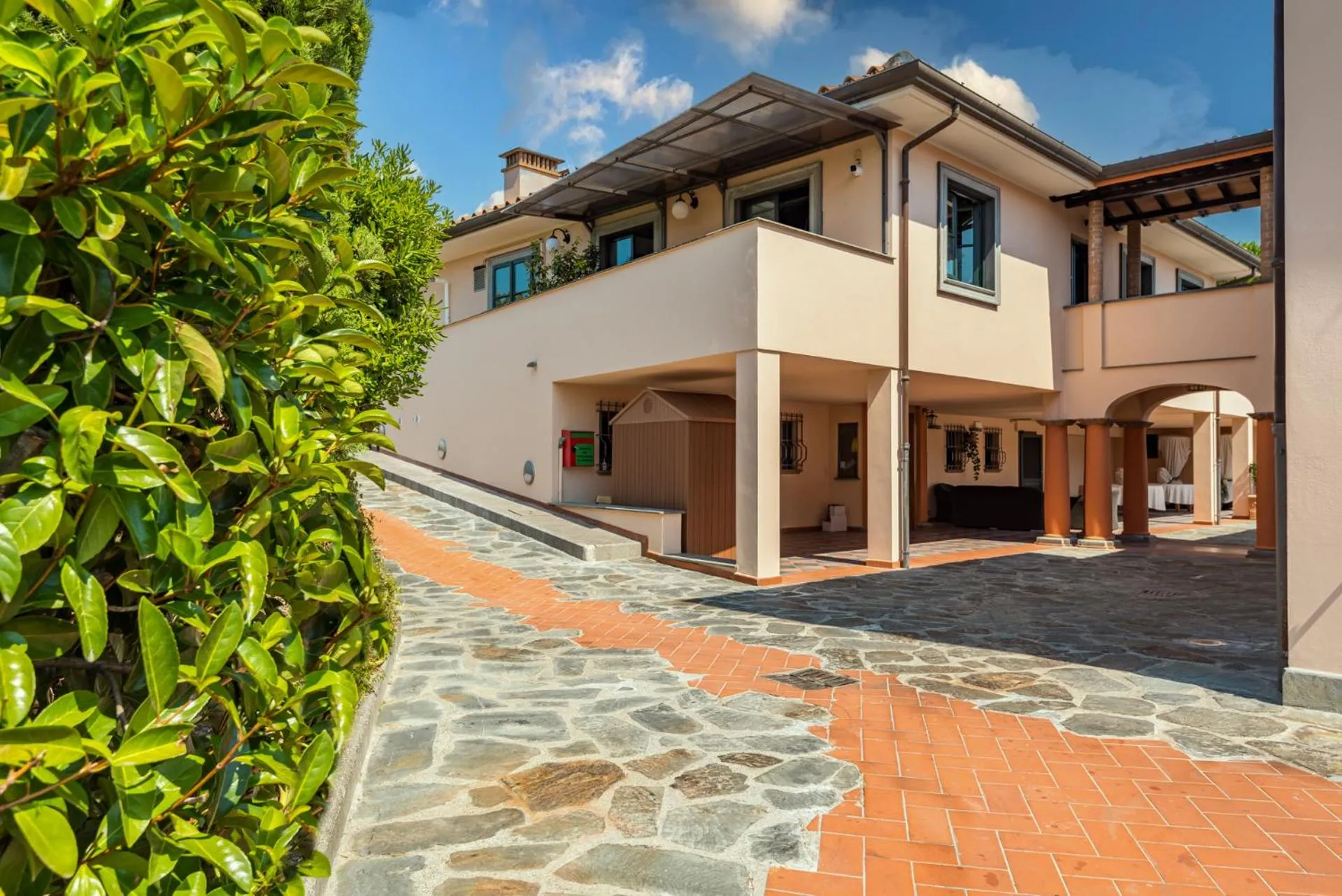 Property building in Hotel la Pietra restaurant