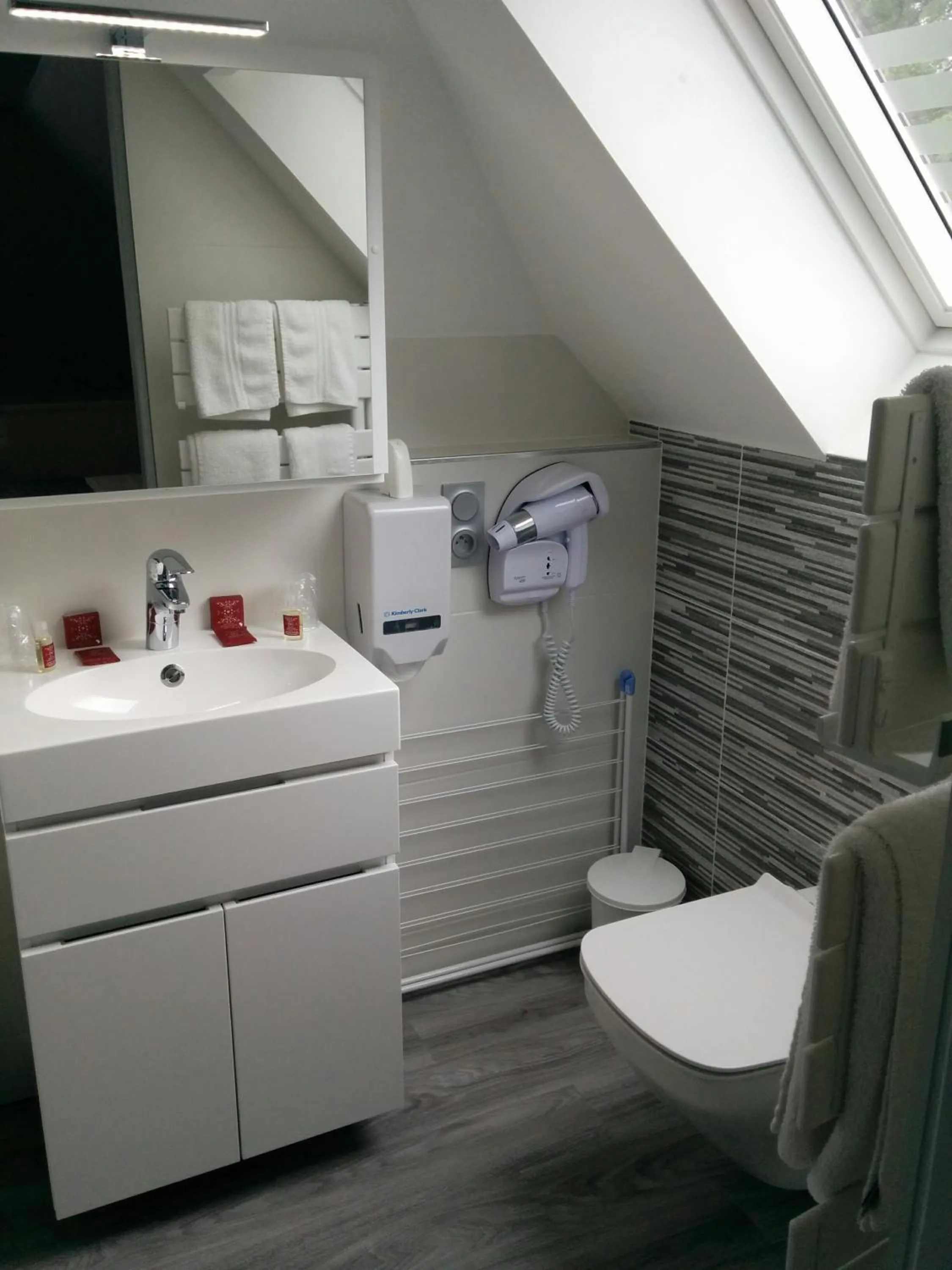 Bathroom in Hôtel de la Grotte