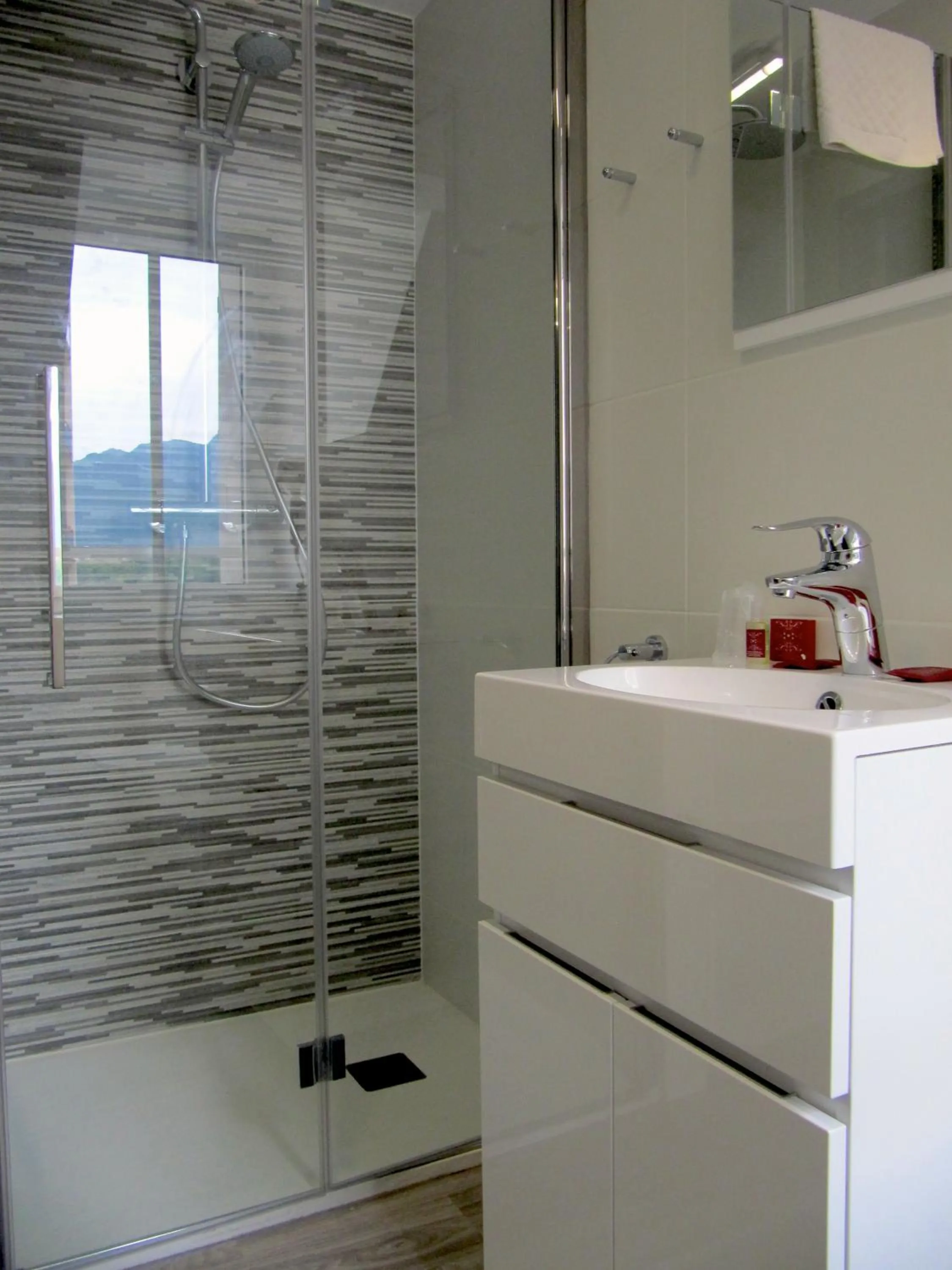 Bathroom in Hôtel de la Grotte