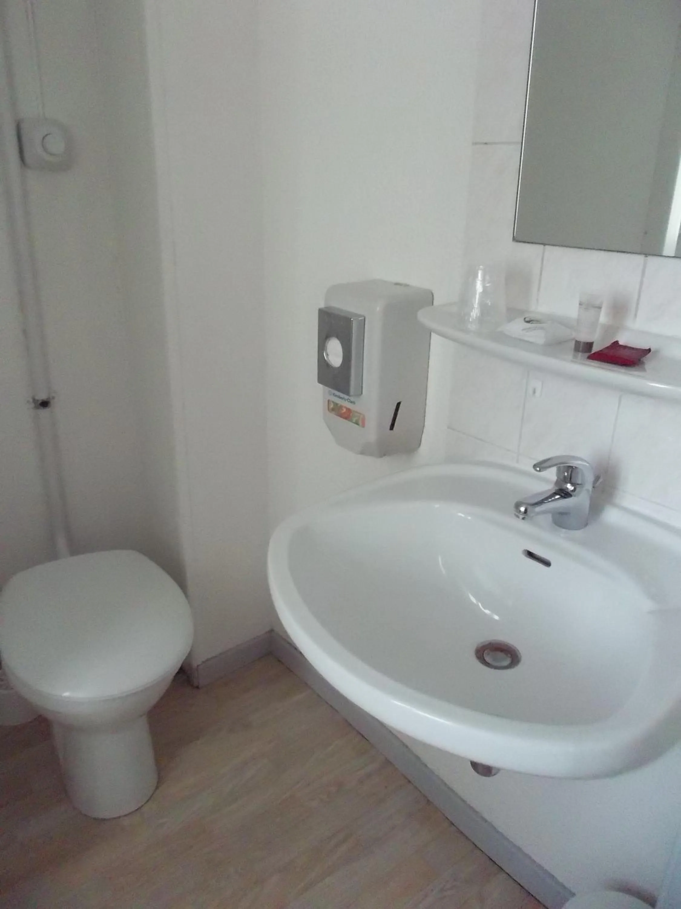 Bathroom in Hôtel de la Grotte