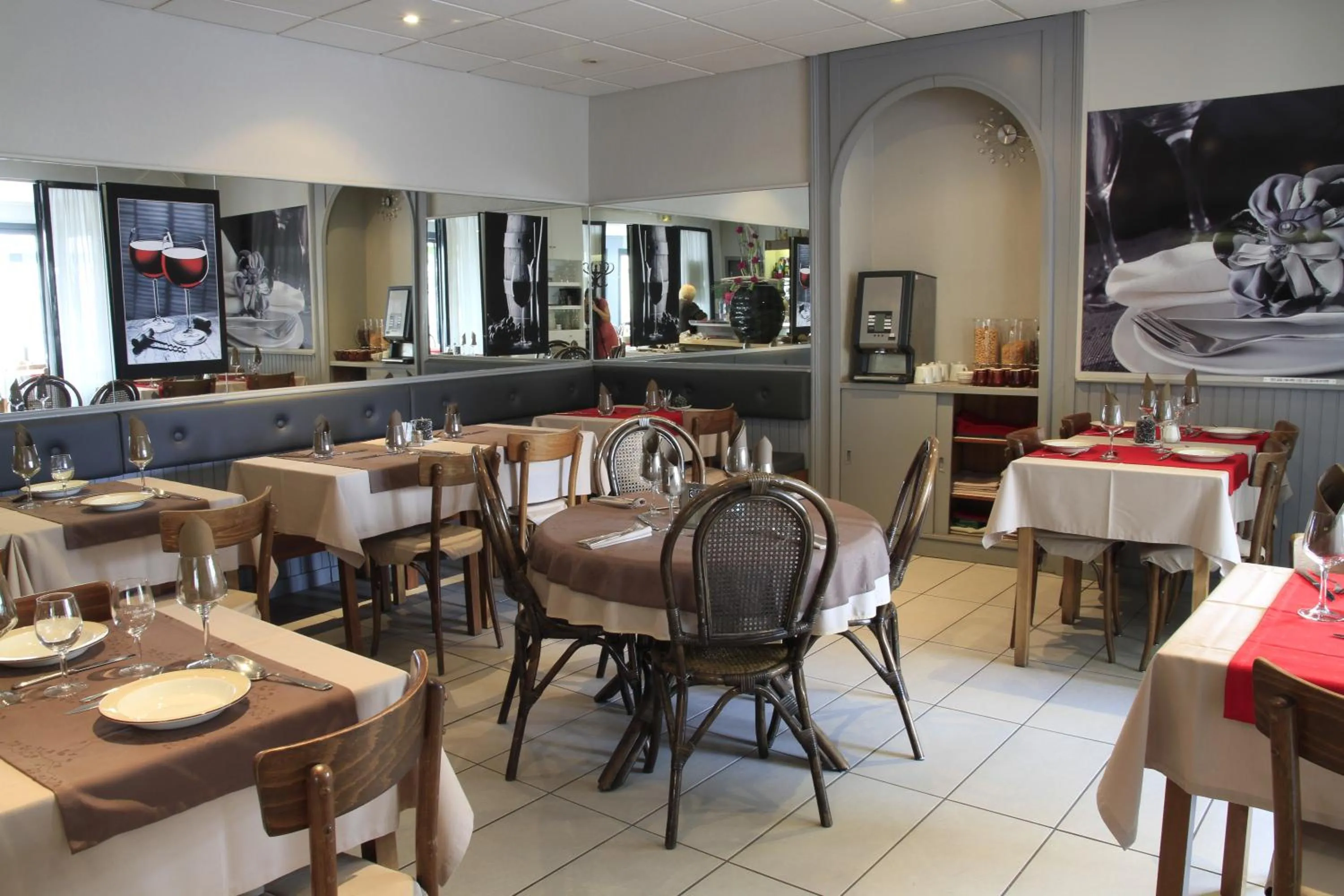 Restaurant/places to eat in Hôtel de la Grotte