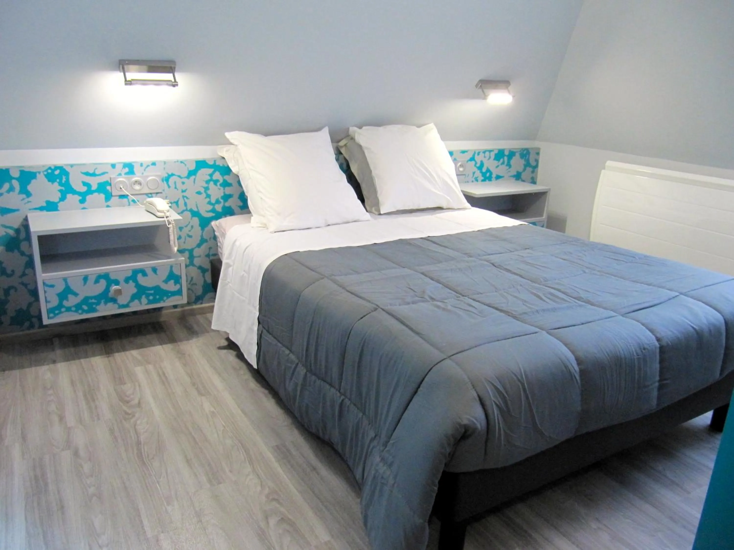 Bedroom, Bed in Hôtel de la Grotte