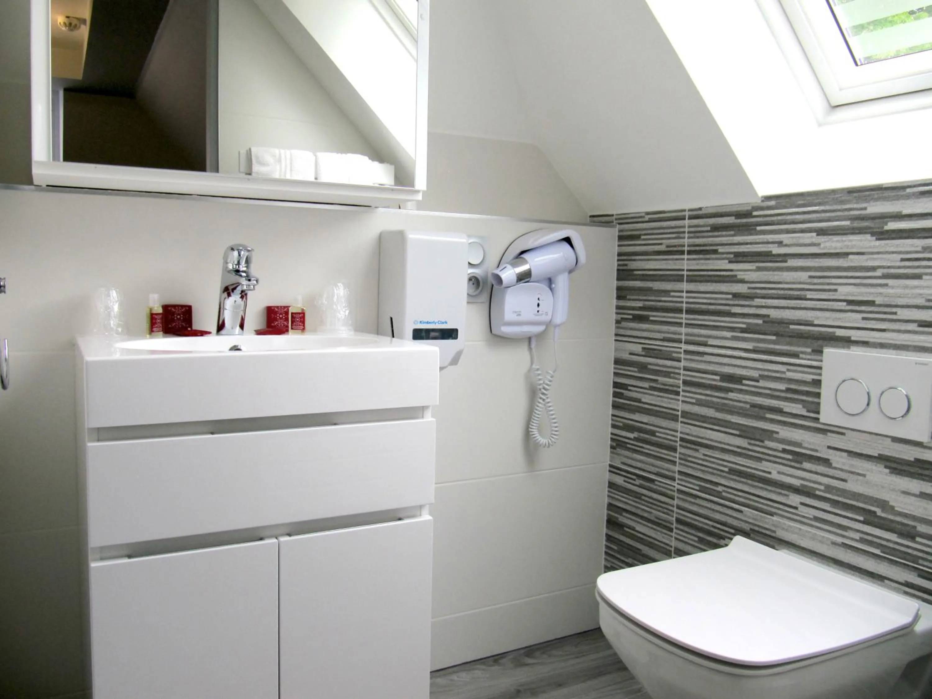 Bathroom in Hôtel de la Grotte