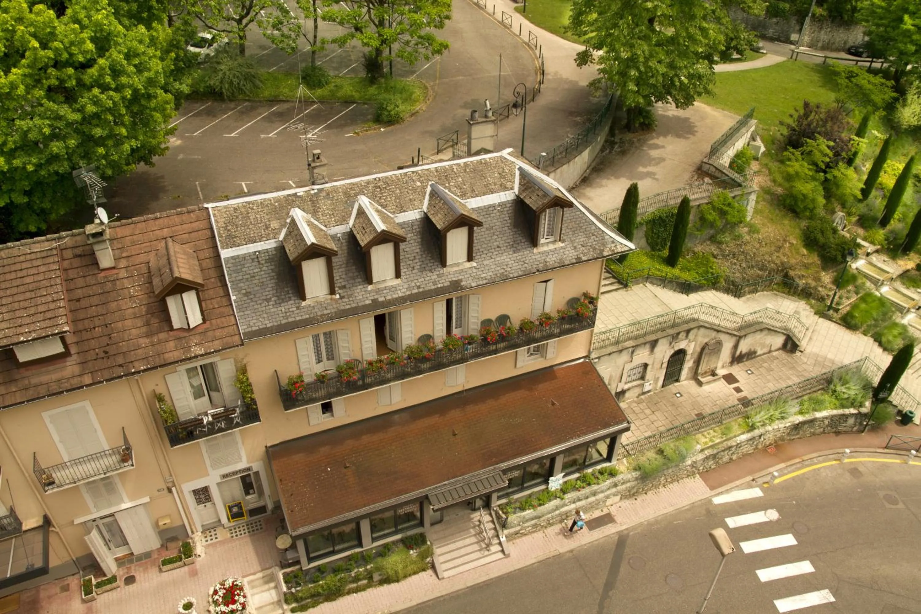 Facade/entrance in Hôtel de la Grotte