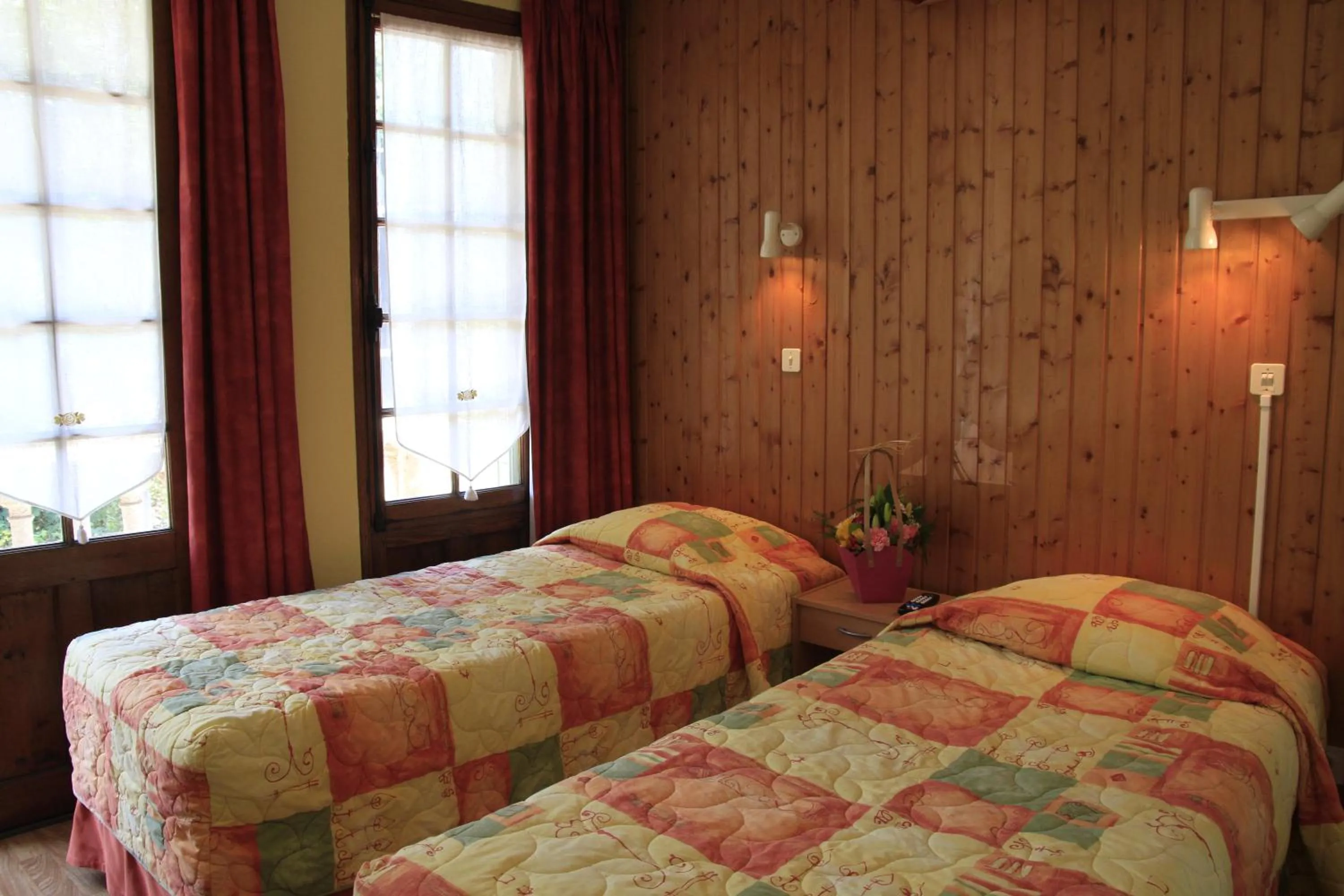 Bedroom, Bed in Hôtel de la Grotte