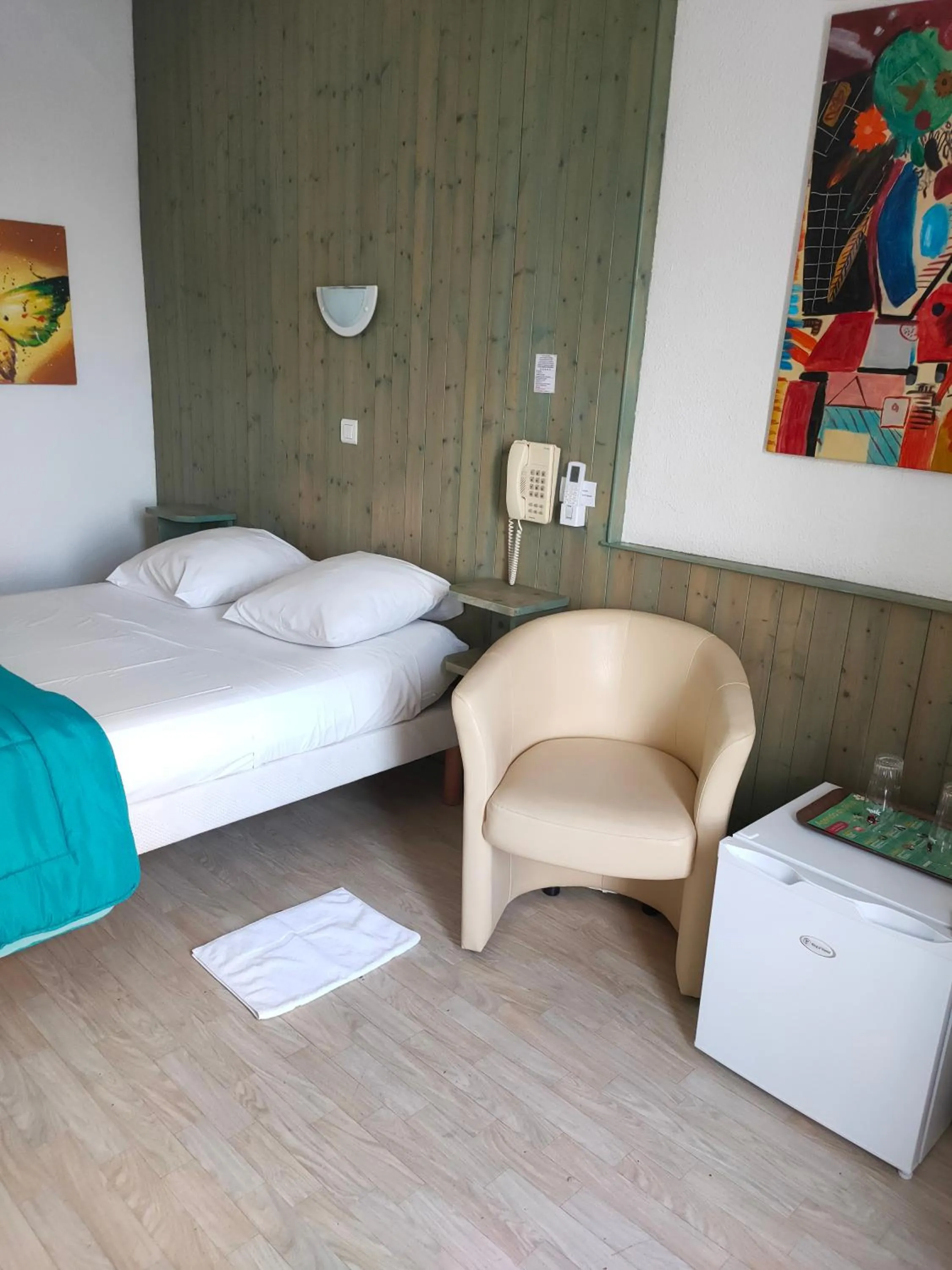 Photo of the whole room, Bed in Hôtel de la Grotte