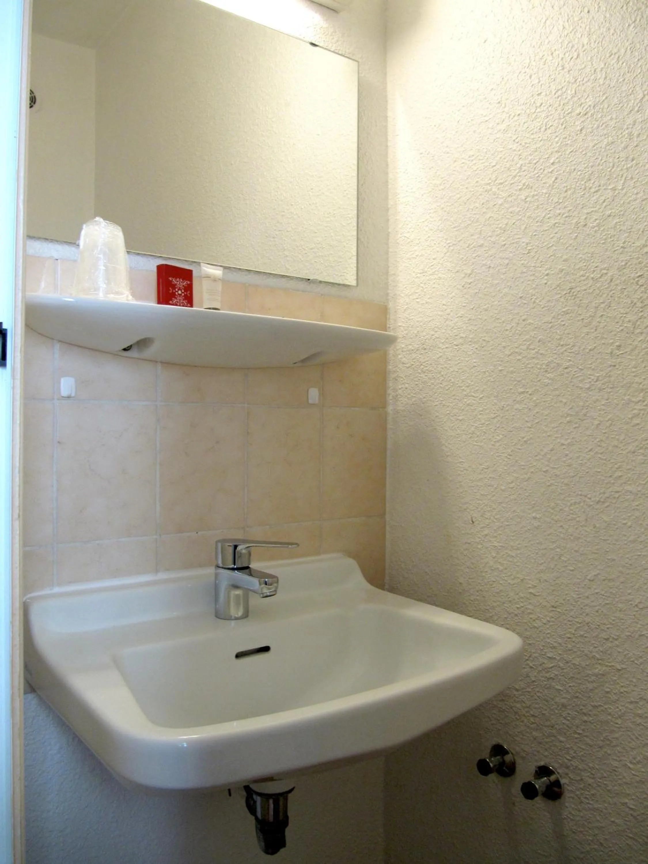 Bathroom in Hôtel de la Grotte