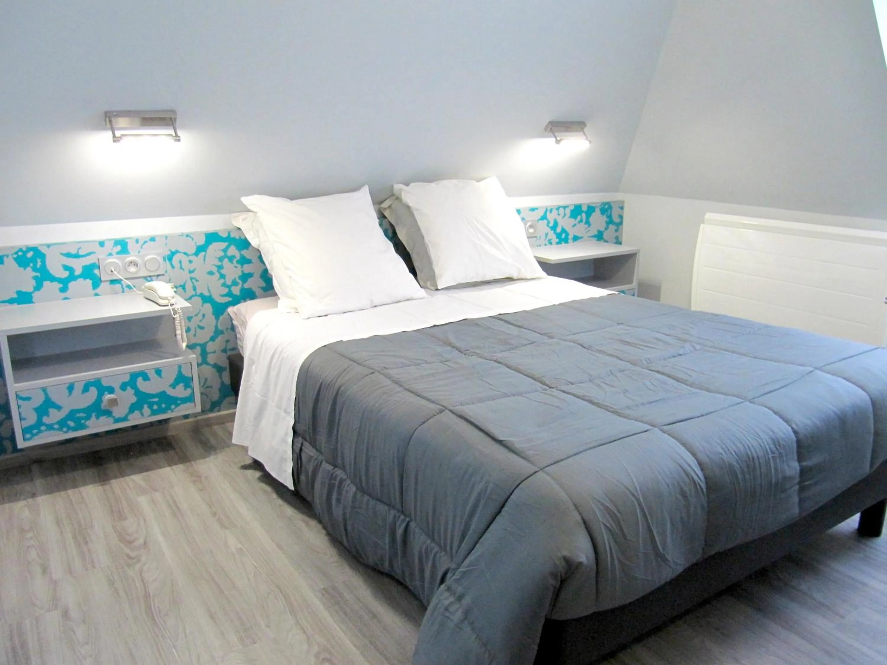 Bedroom, Bed in Hôtel de la Grotte