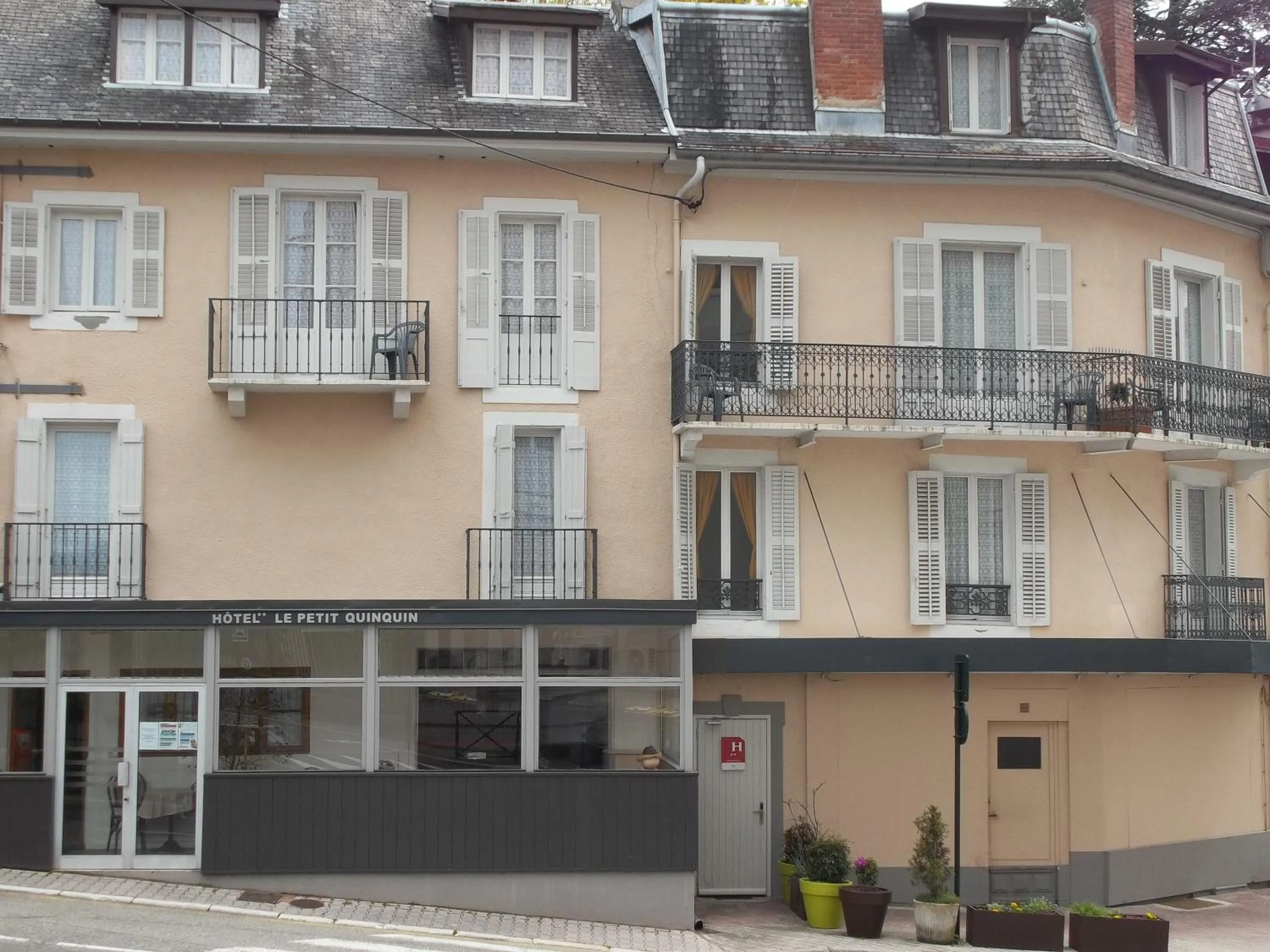 Facade/entrance in Hôtel de la Grotte