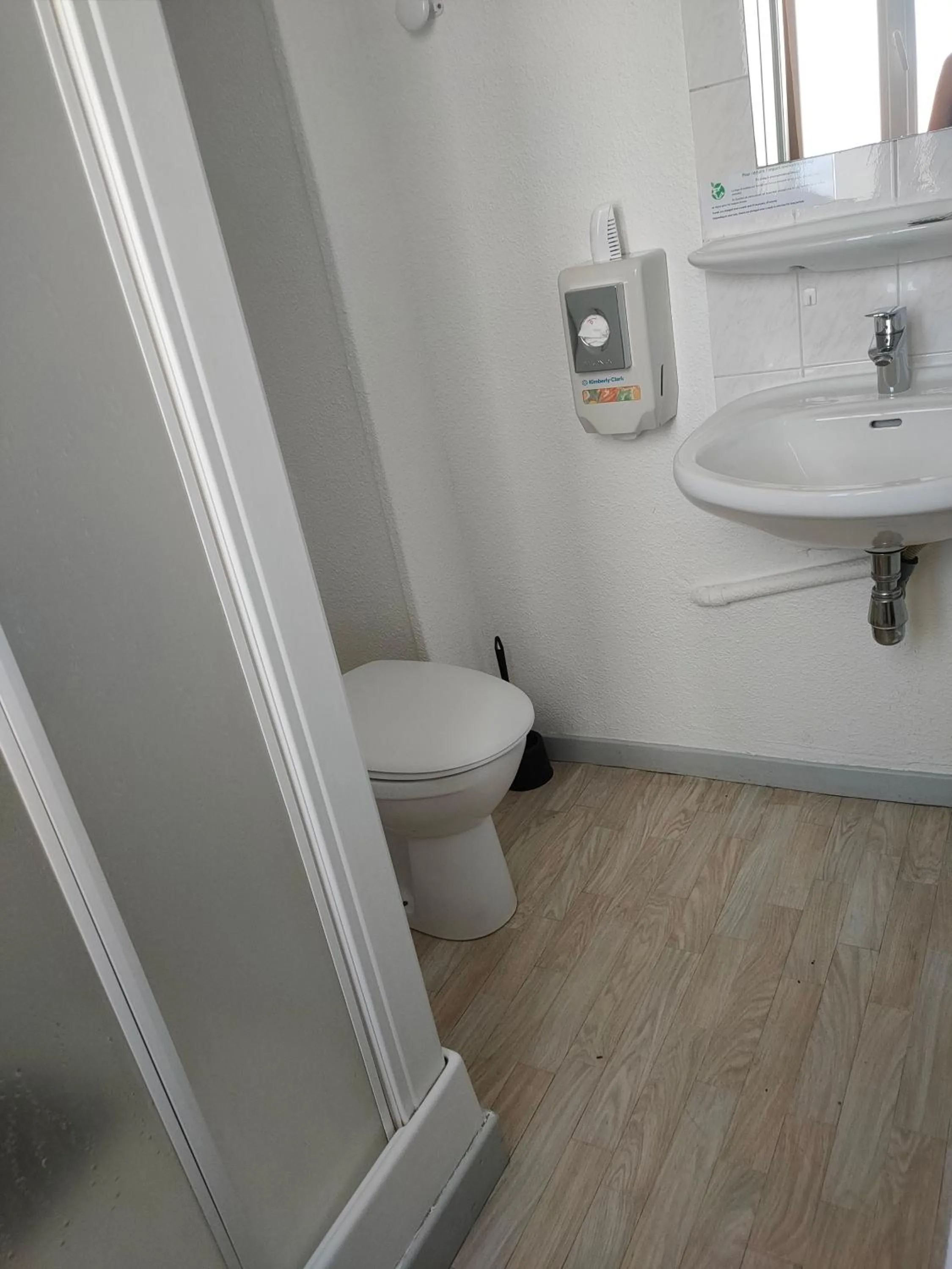 Bathroom in Hôtel de la Grotte