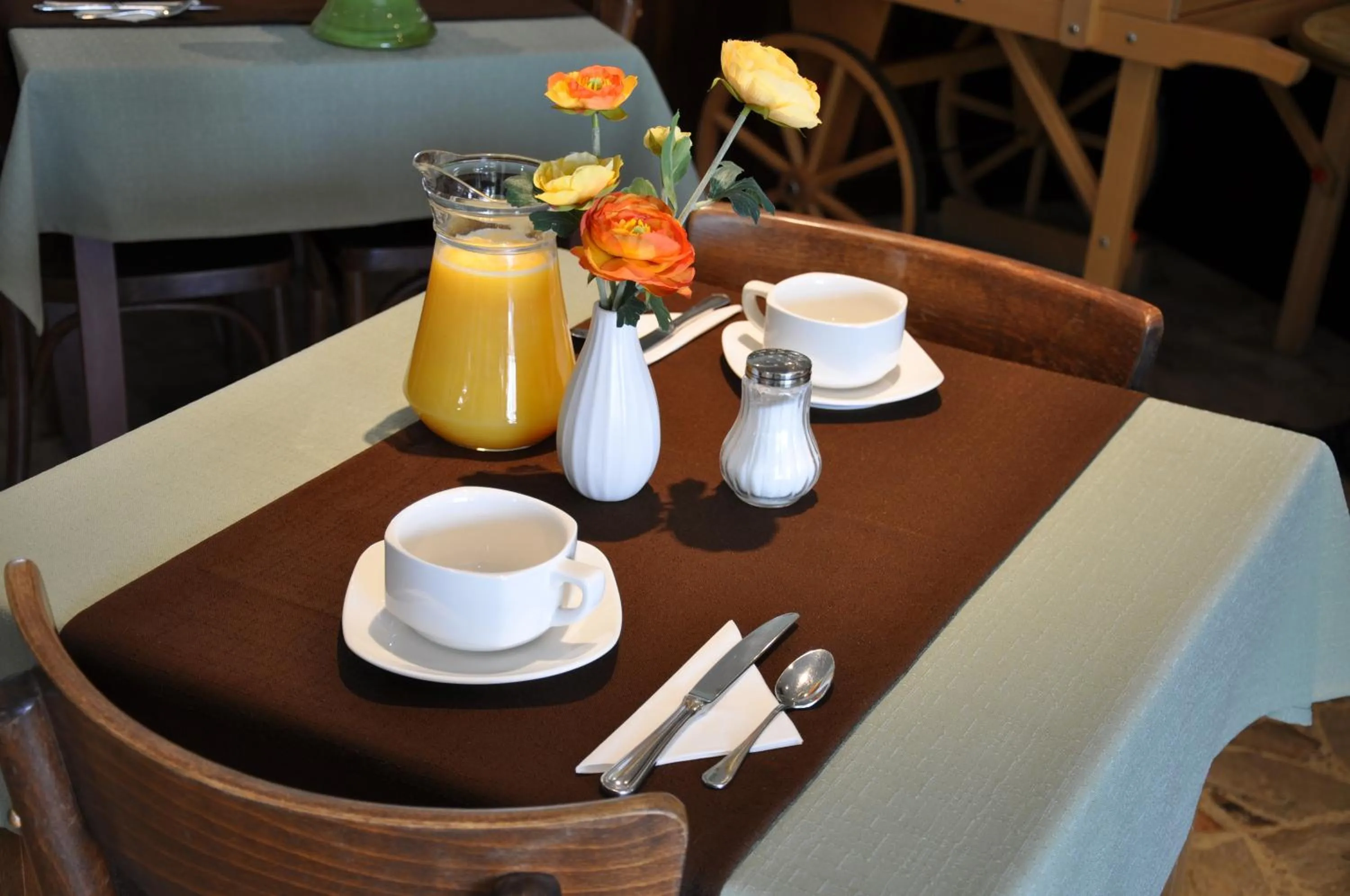 Restaurant/places to eat in Hôtel de la Grotte