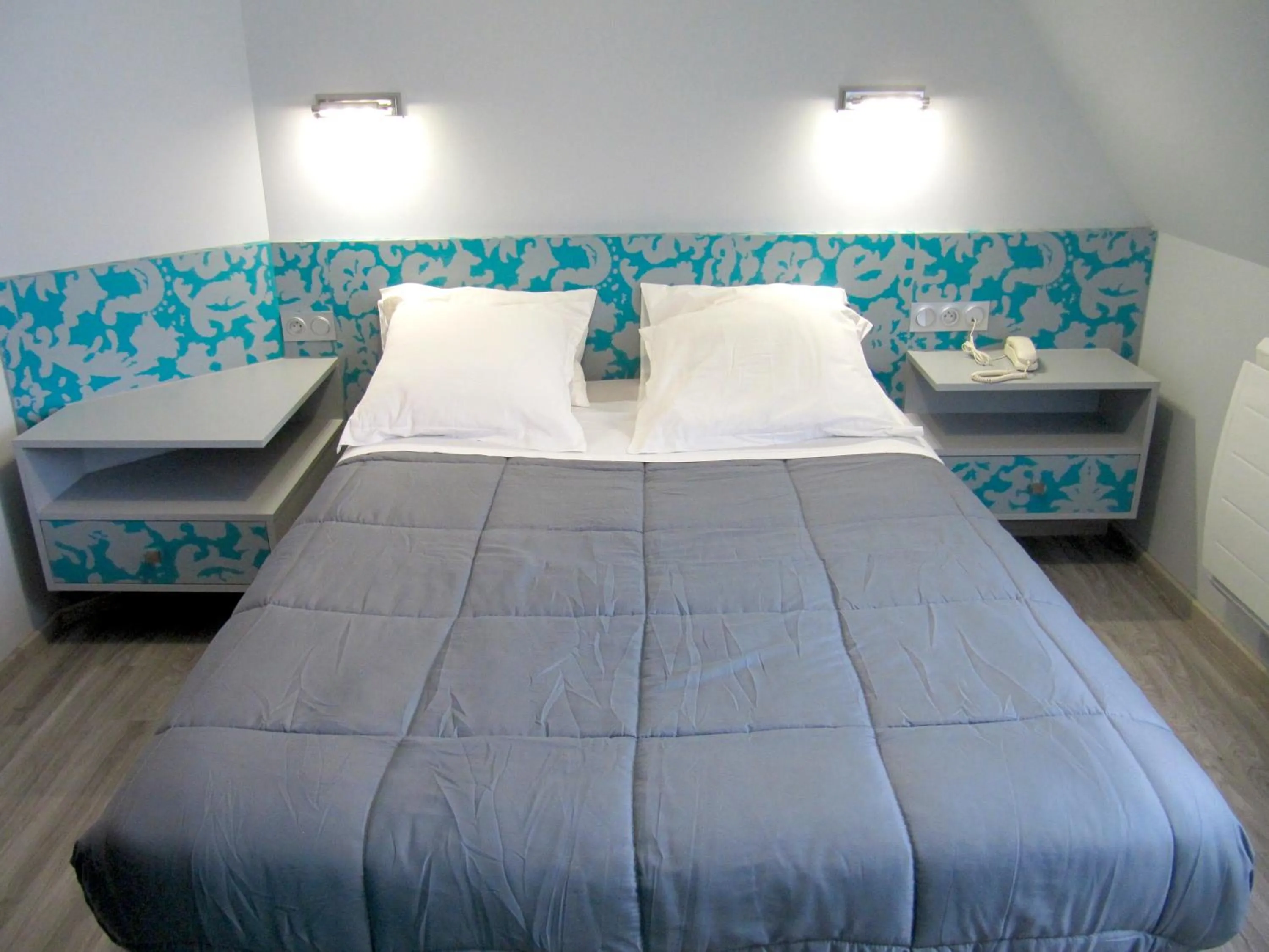 Bedroom, Bed in Hôtel de la Grotte