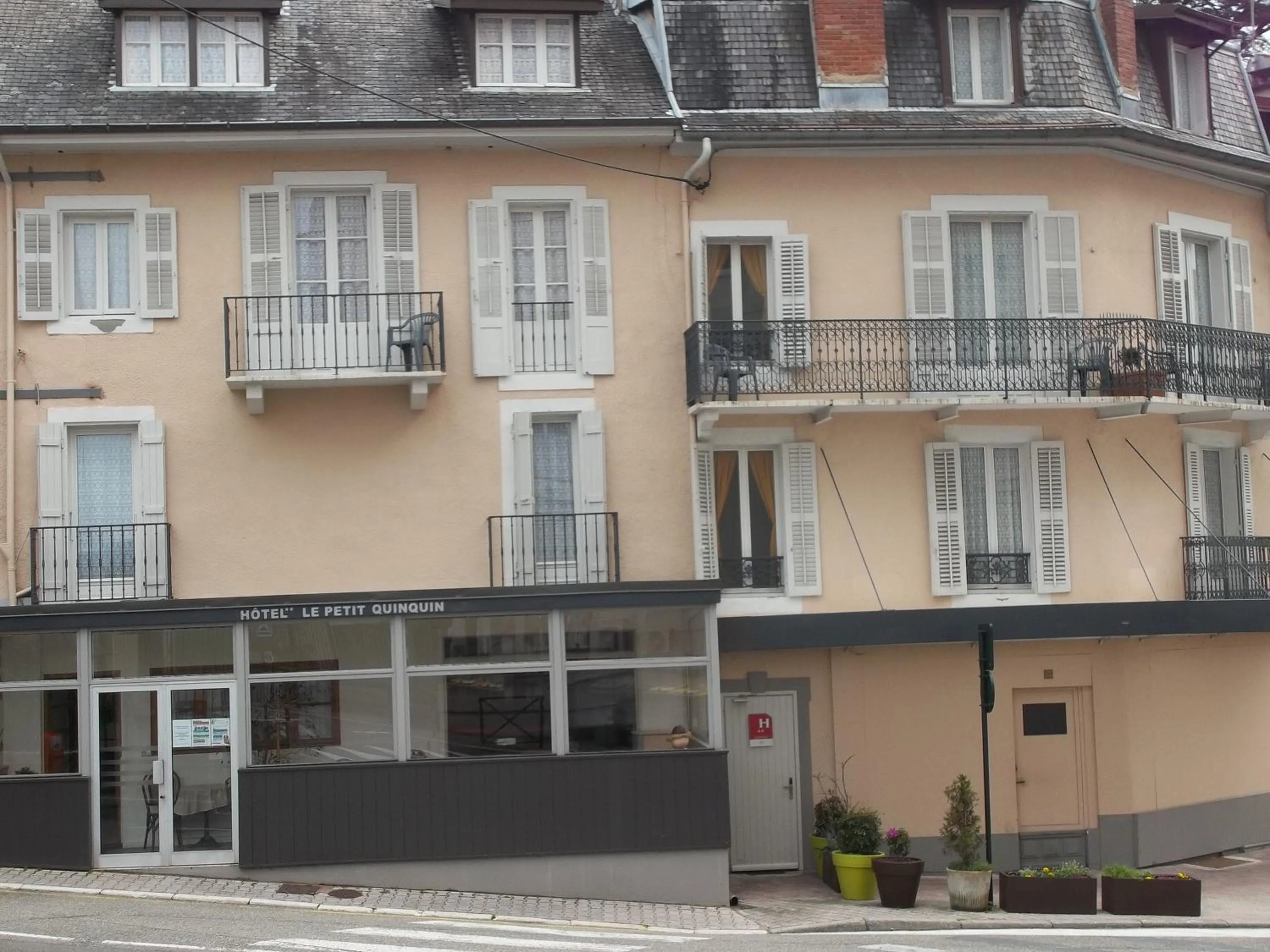 Facade/entrance in Hôtel de la Grotte