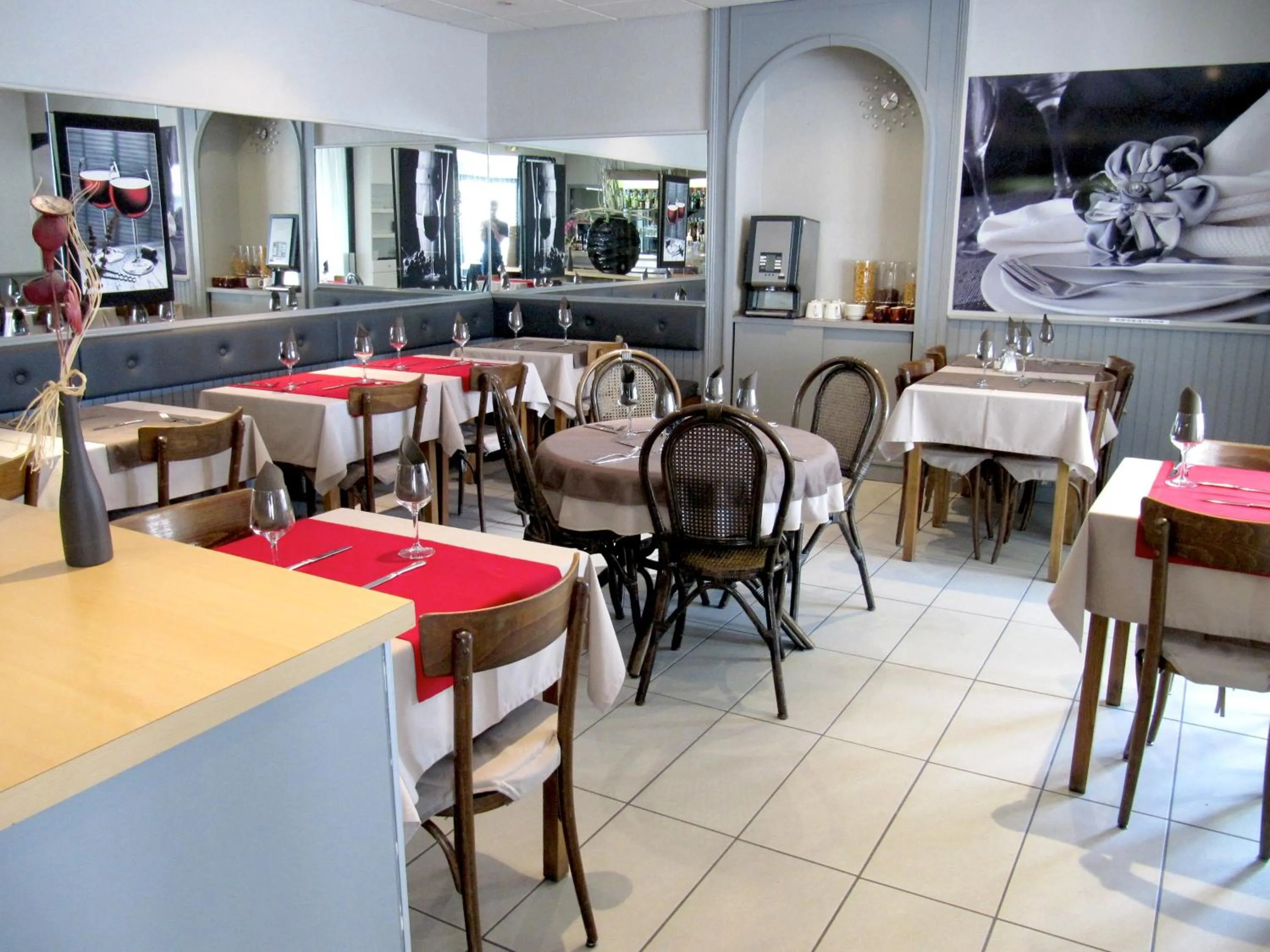 Restaurant/places to eat in Hôtel de la Grotte
