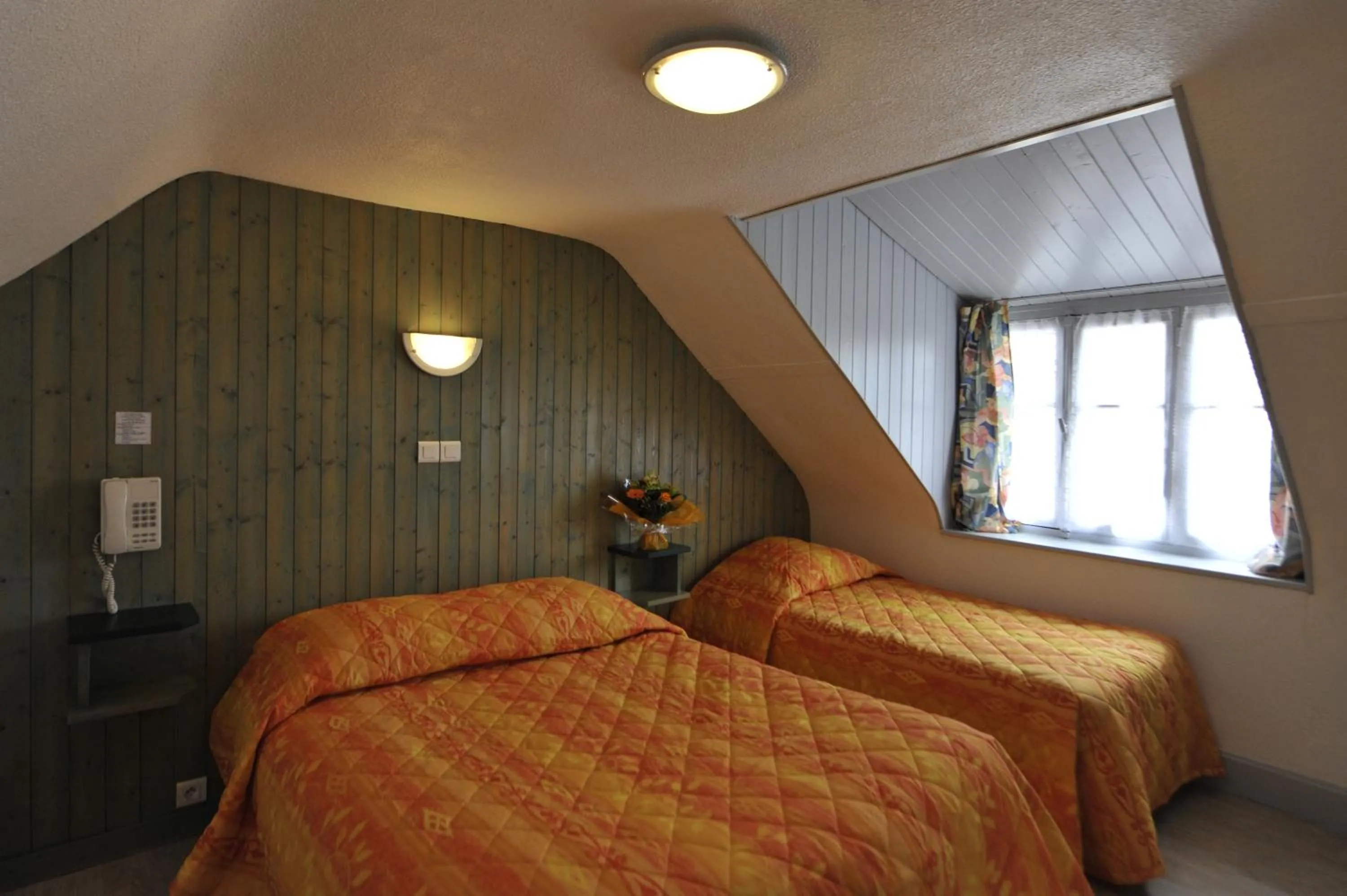 Bedroom, Bed in Hôtel de la Grotte