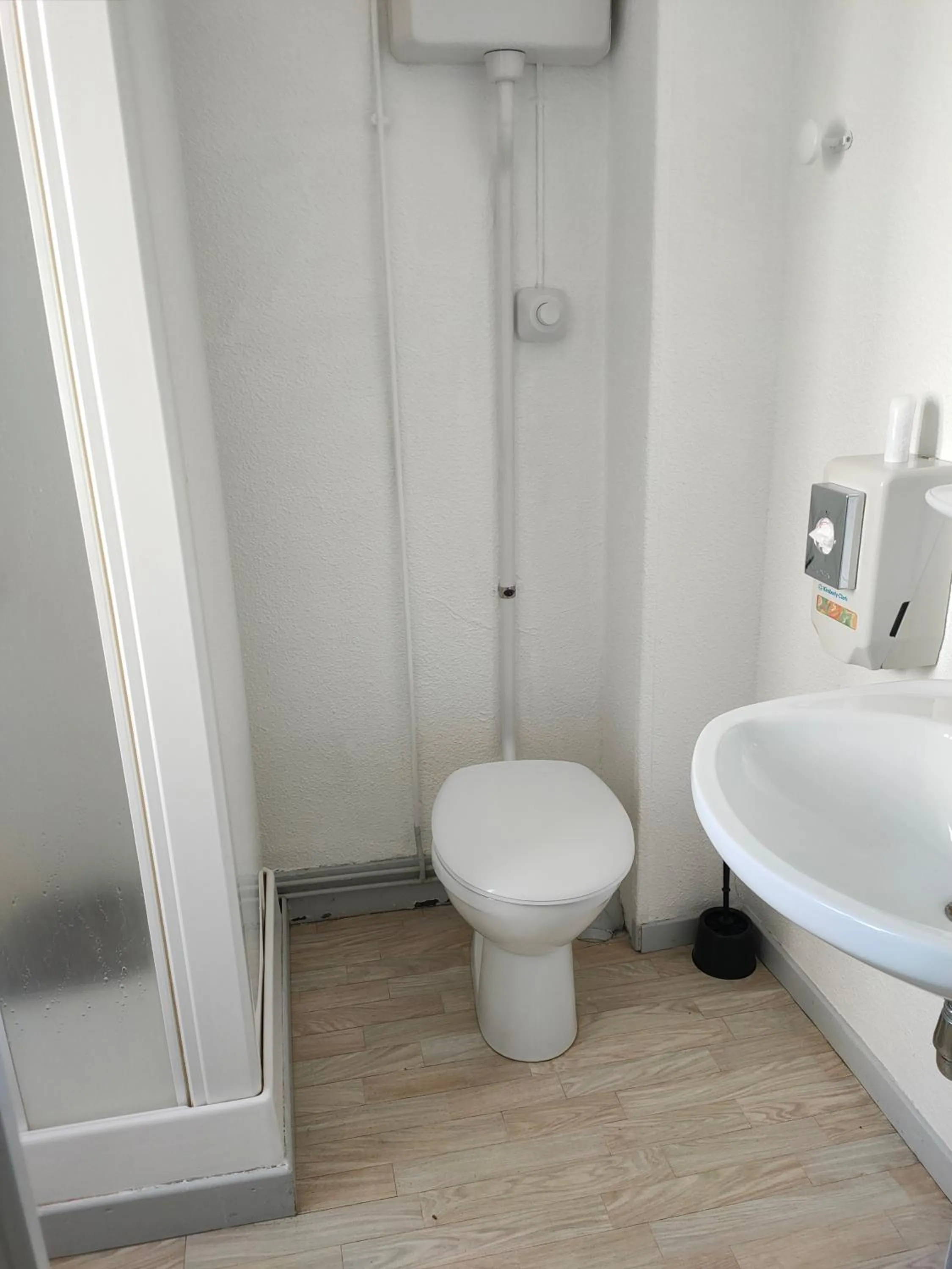 Shower in Hôtel de la Grotte