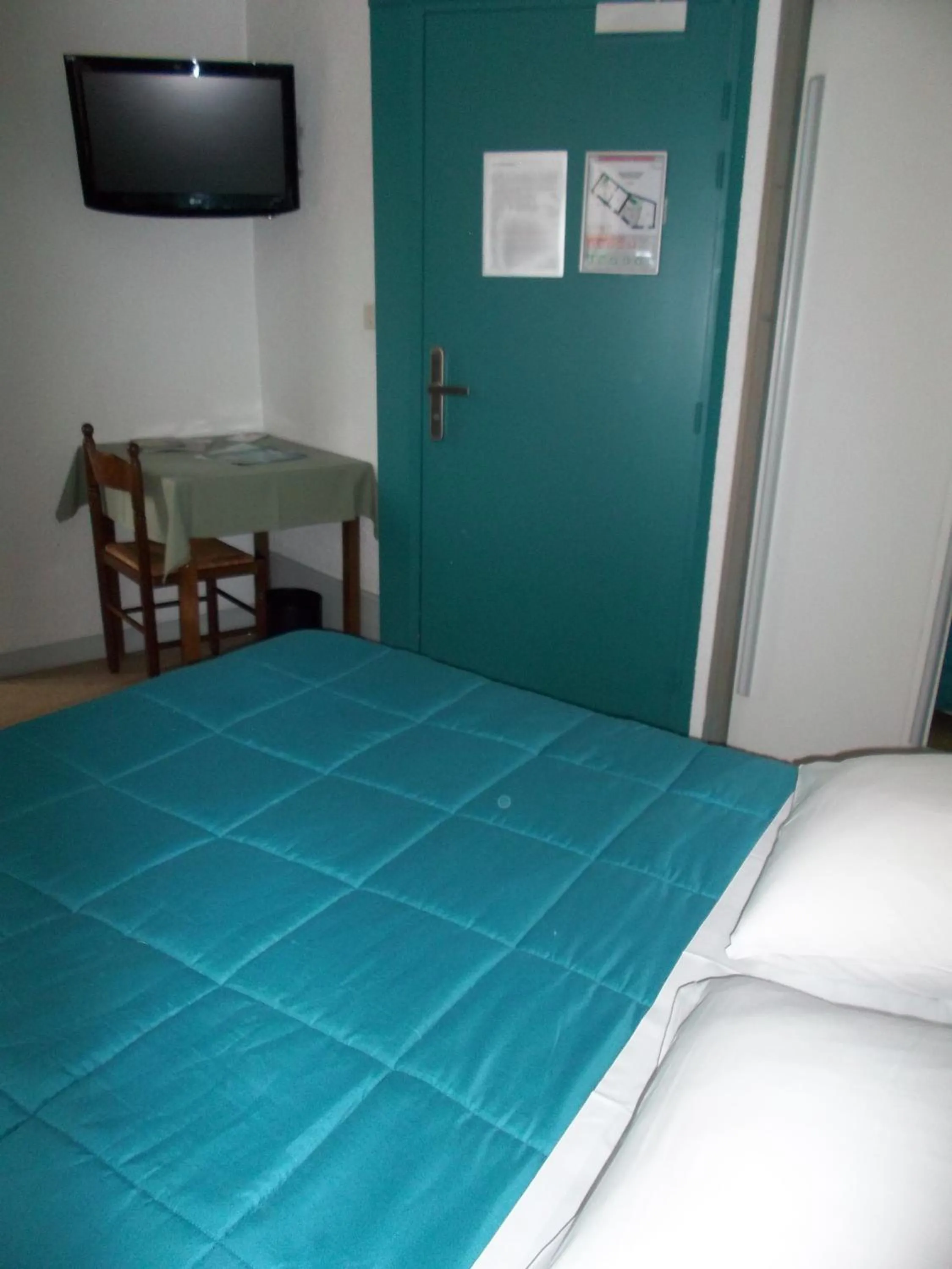 Photo of the whole room, Bed in Hôtel de la Grotte