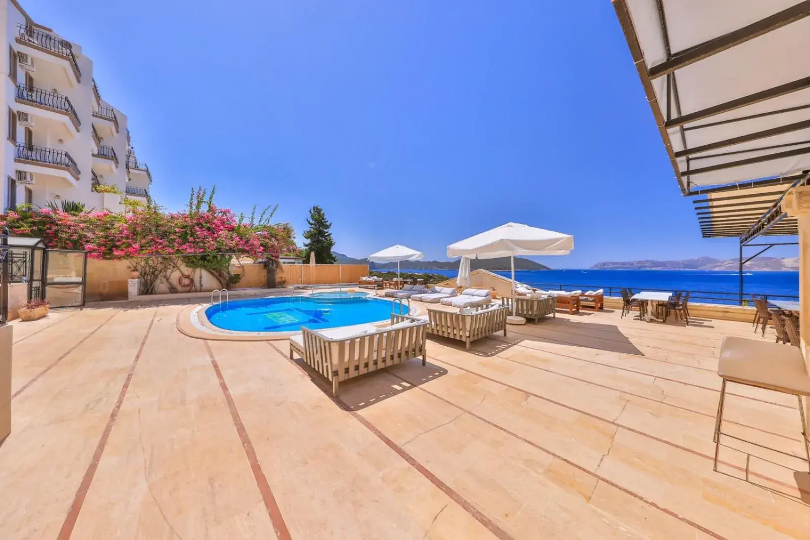 Swimming pool in Hera Hotel Swimming pool in Hera Hotel