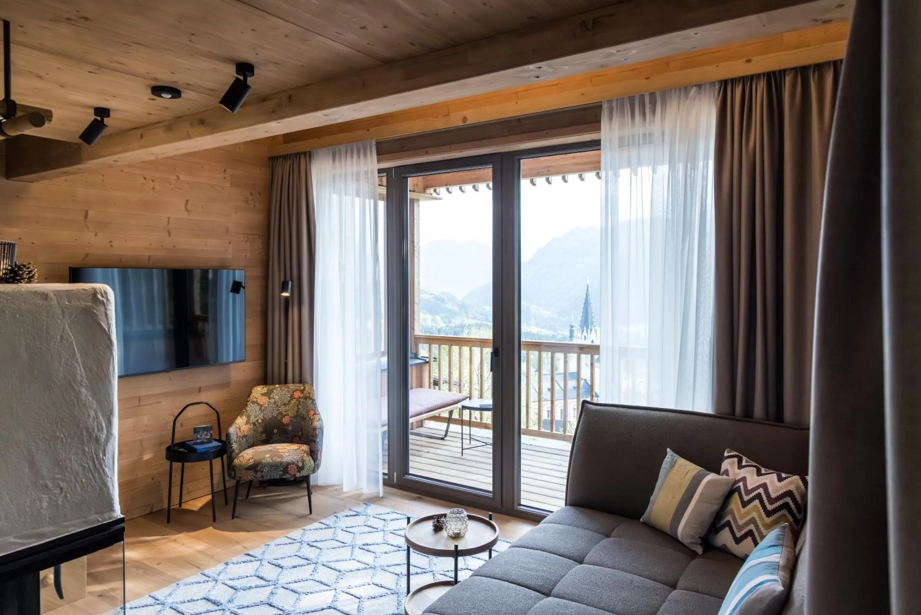 TV and multimedia in Hideaway Hotel Montestyria Chalets & Suiten