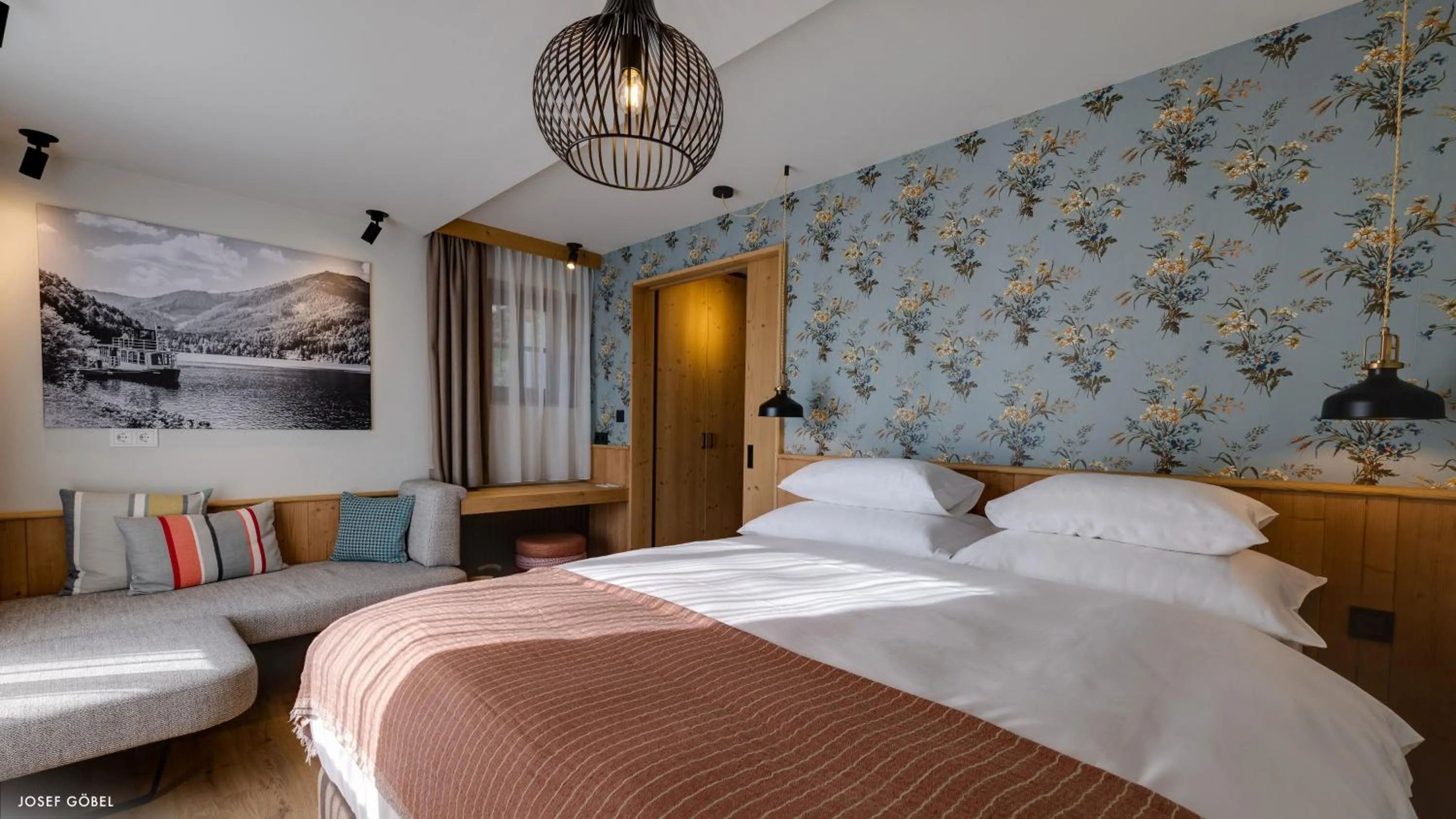 Staff, Bed in Hideaway Hotel Montestyria Chalets & Suiten