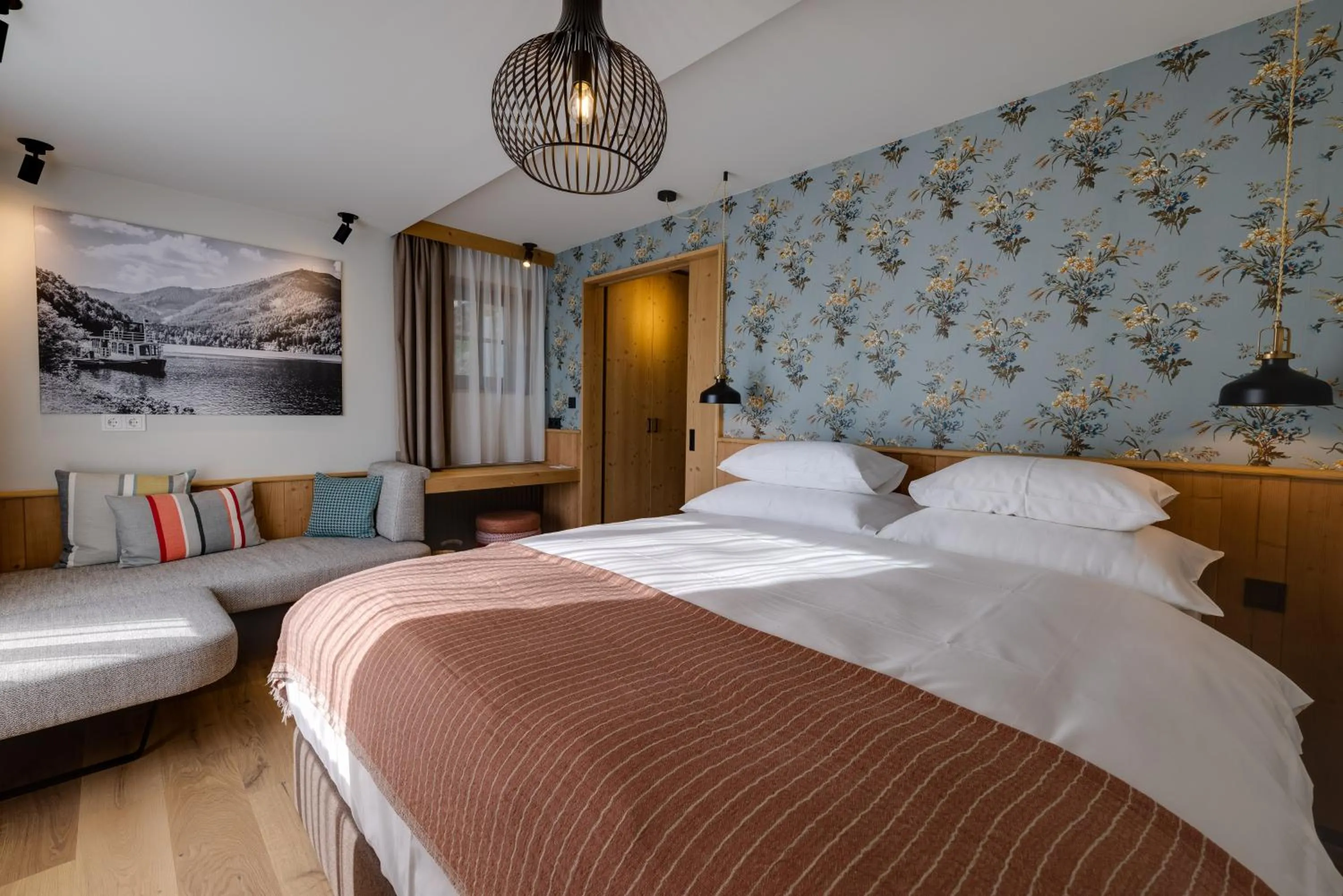 Bed in Hideaway Hotel Montestyria Chalets & Suiten