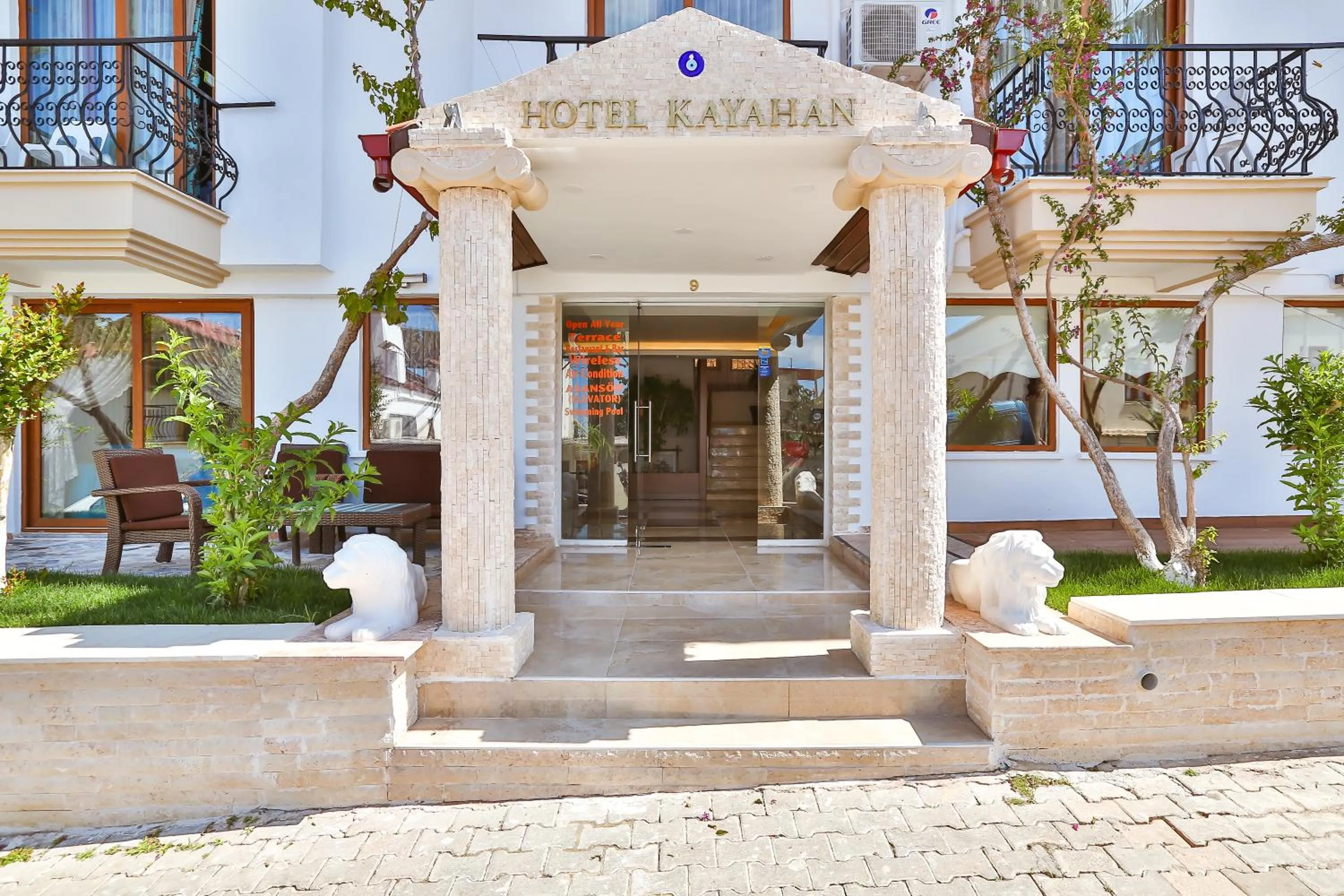 Facade/entrance in Hotel Kayahan