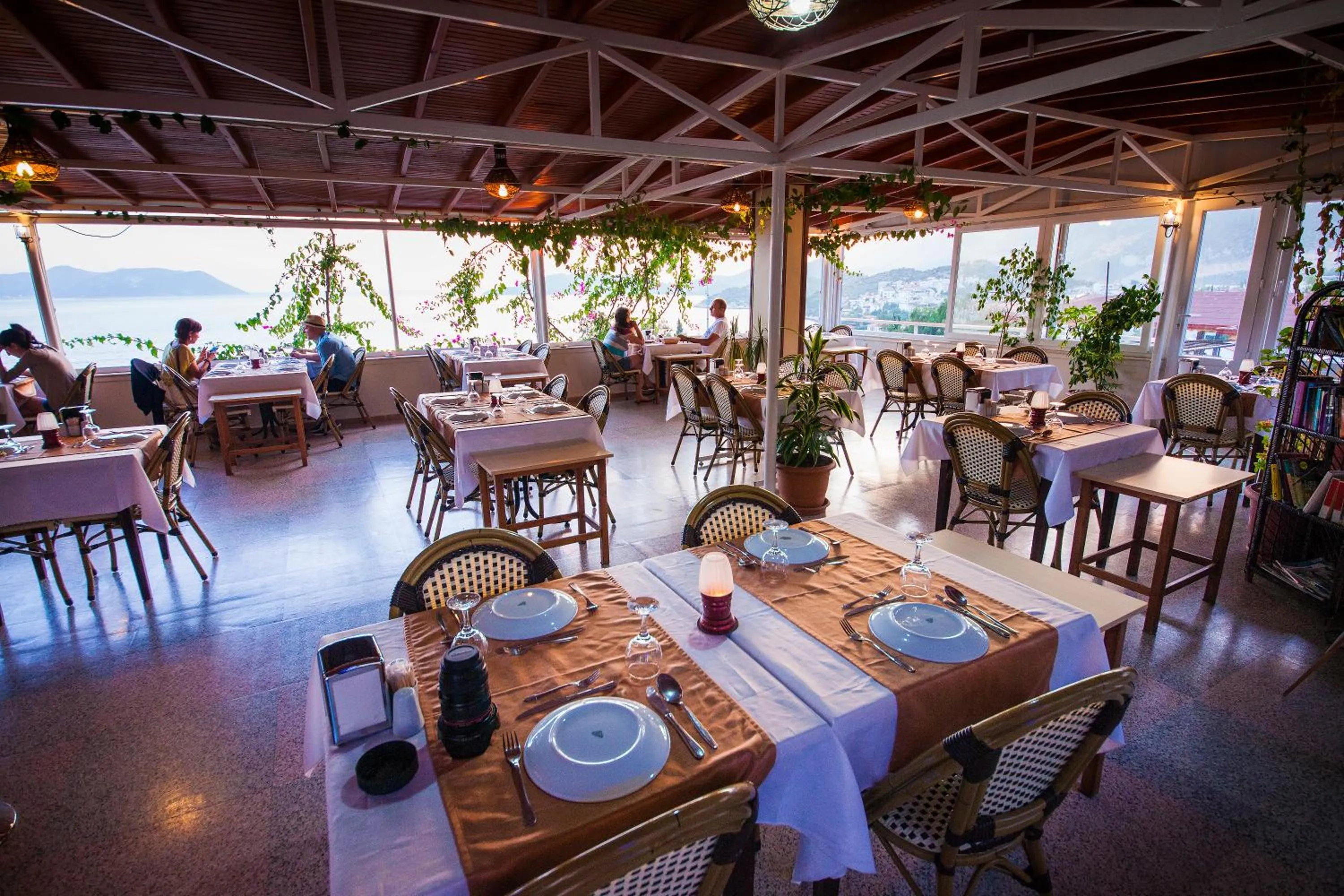 Restaurant/places to eat in Hotel Kayahan