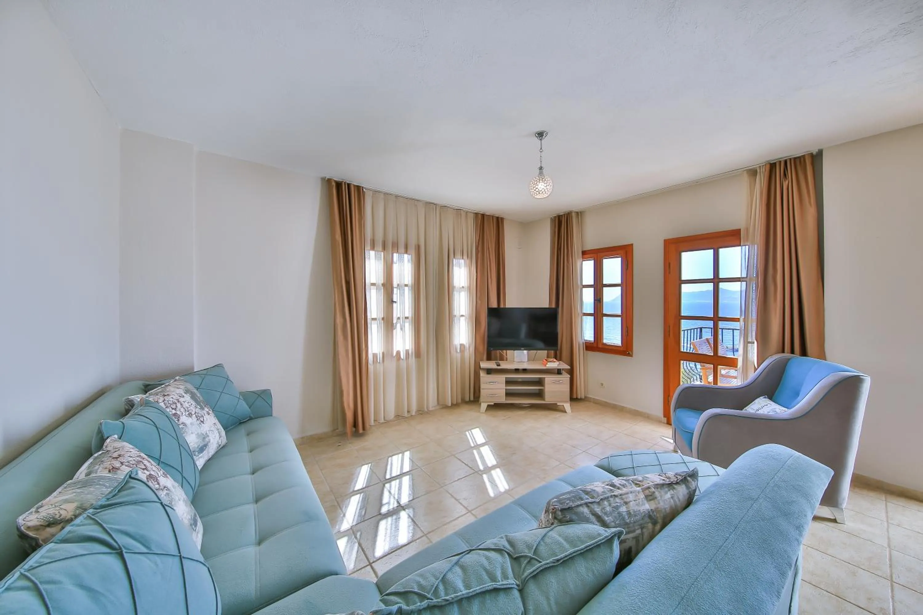 TV and multimedia in Hotel Kayahan