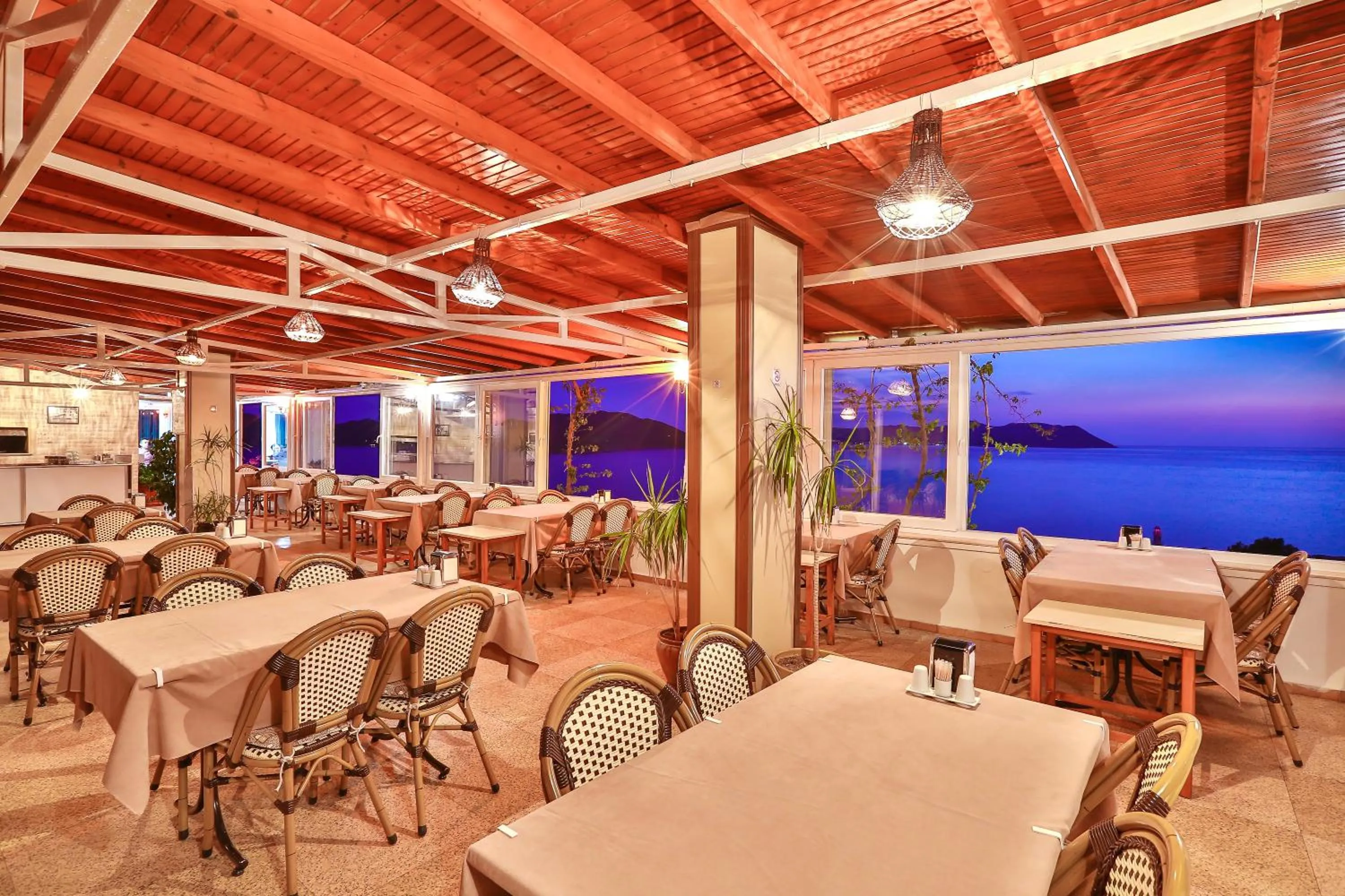 Restaurant/places to eat in Hotel Kayahan