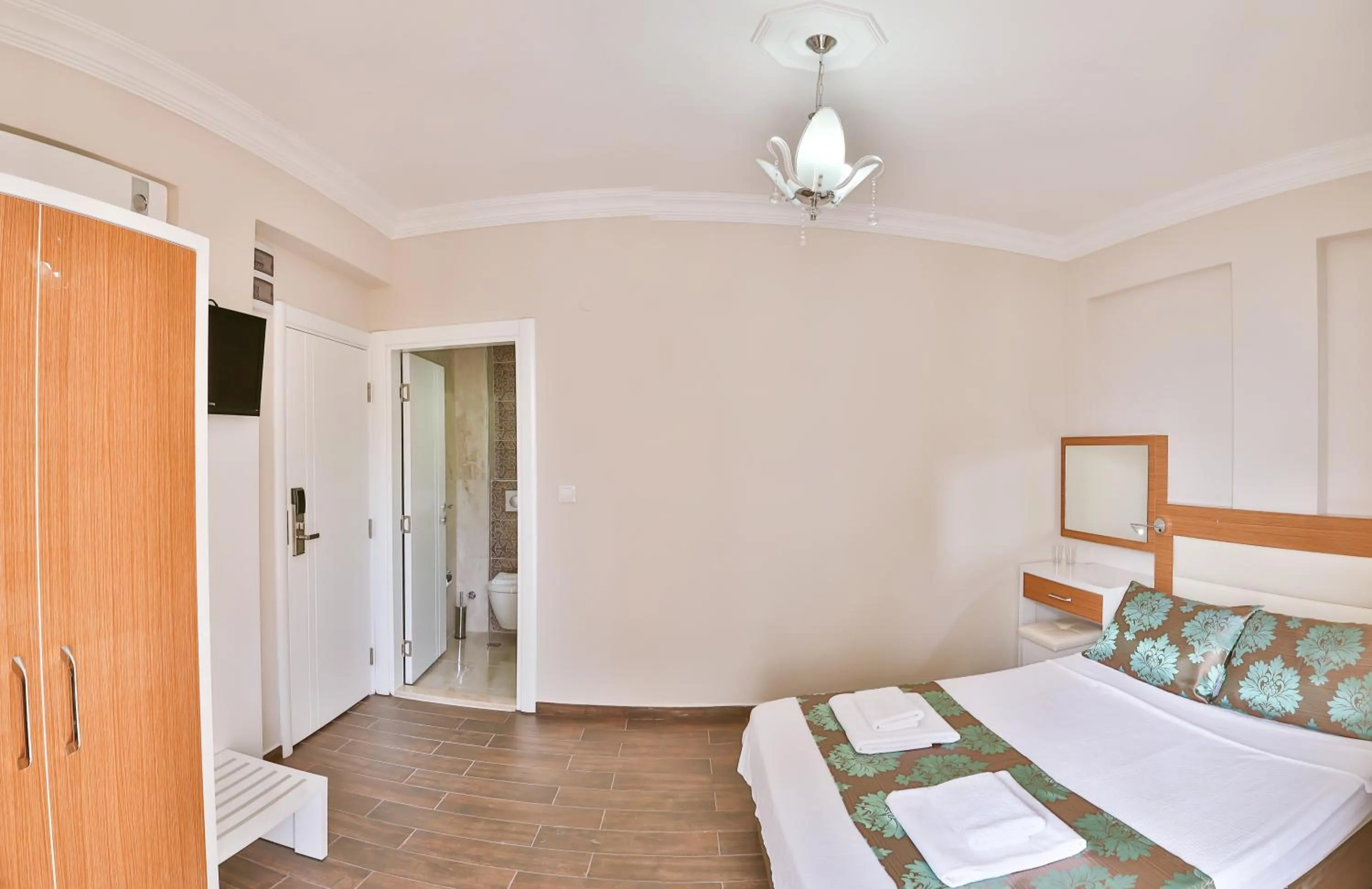 Bathroom, Bed in Hotel Kayahan