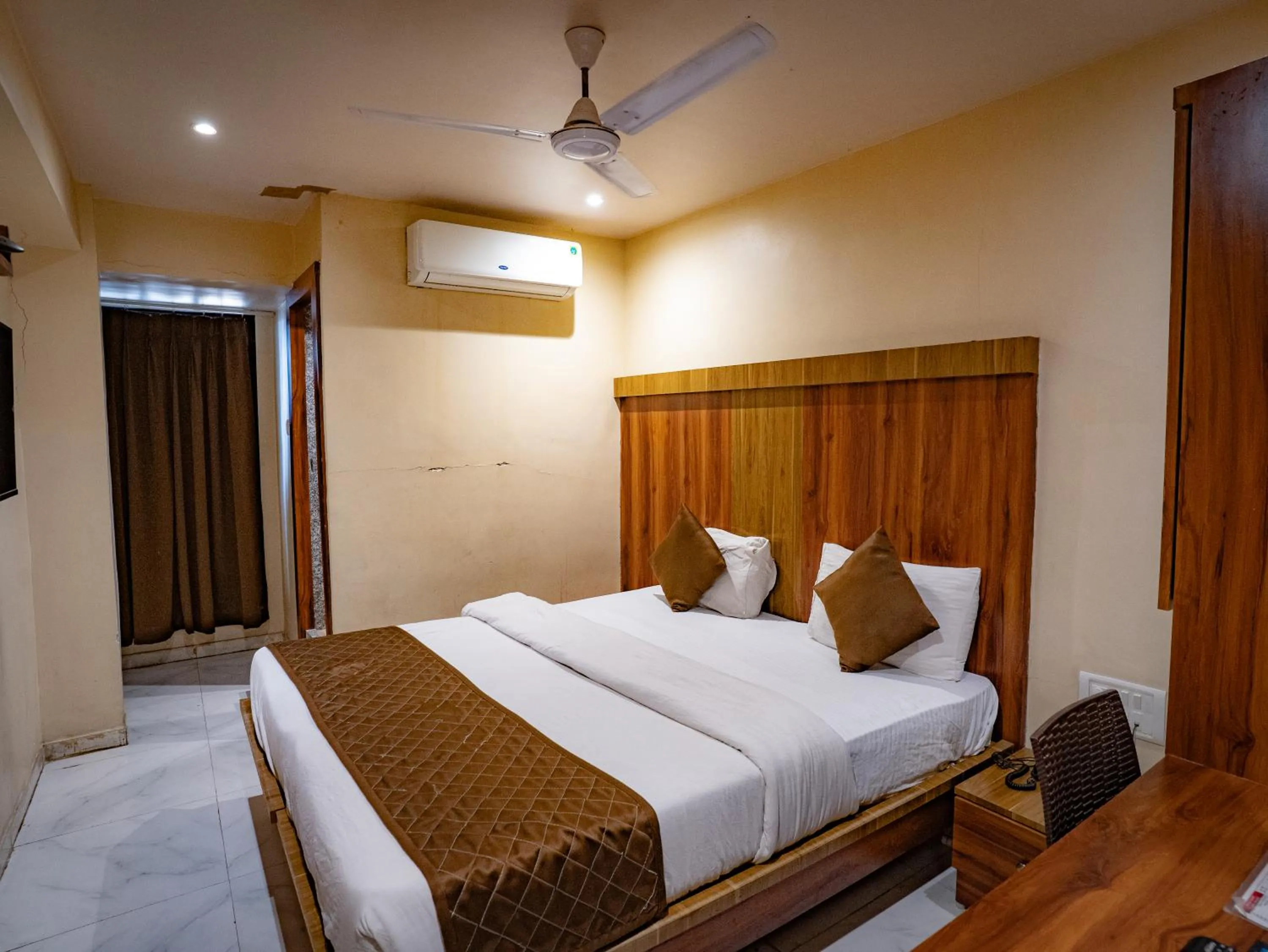 Bed in Hotel Mourya Residency