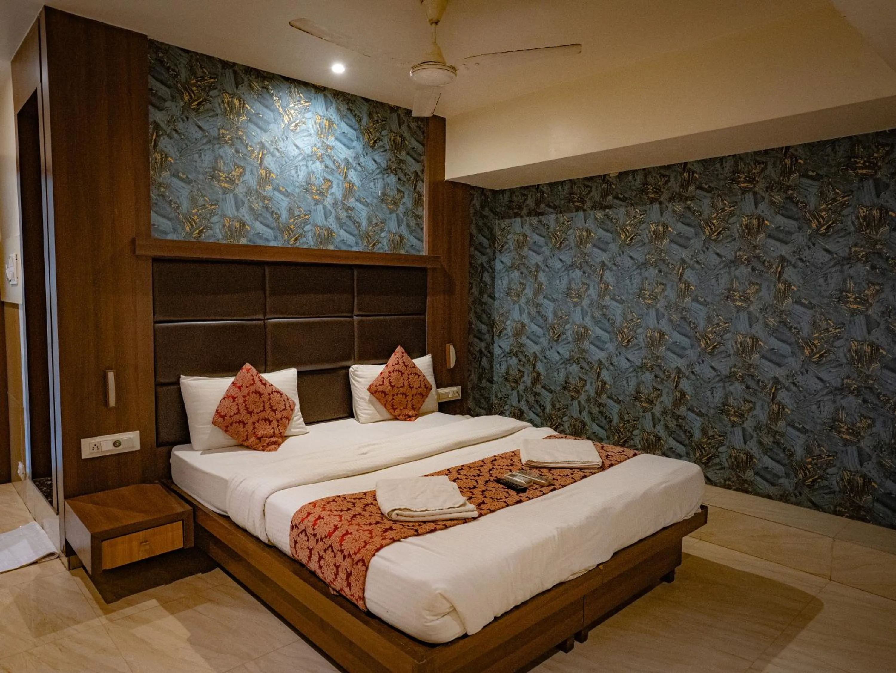 Bed in Hotel Mourya Residency