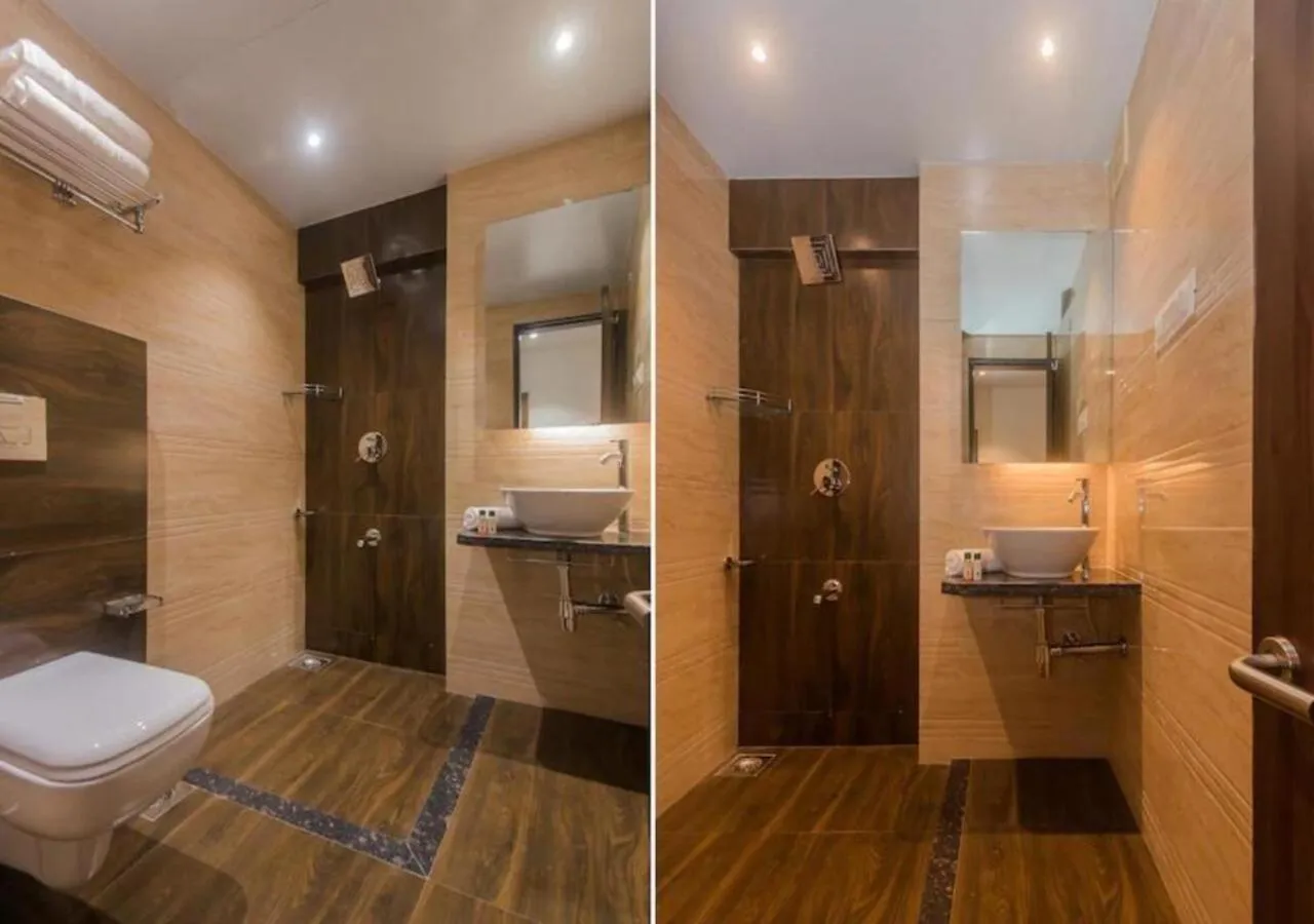 Toilet in Hotel Mourya Residency