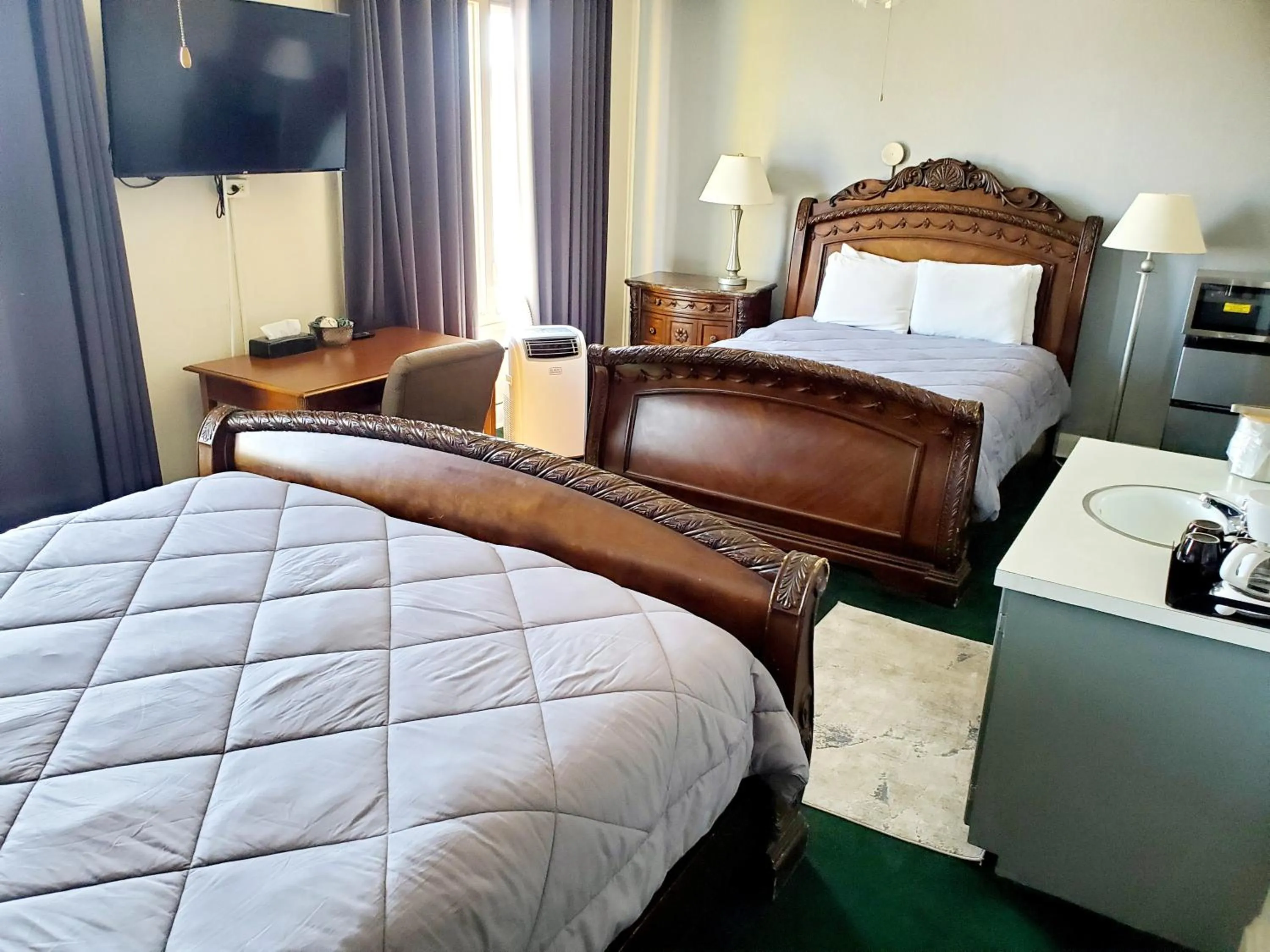 Bed in Monte Villa Hotel