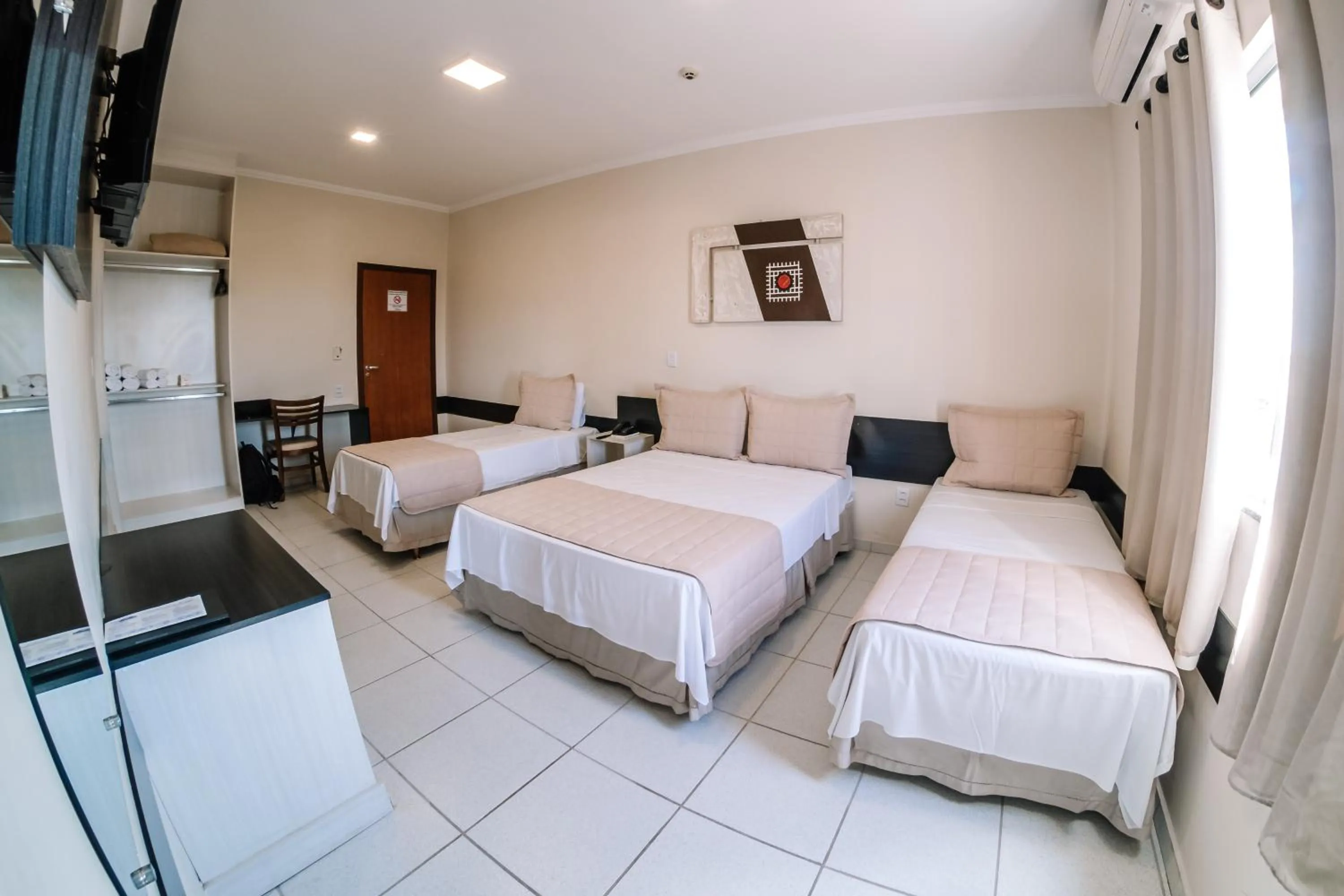 Bedroom, Bed in Ferian Plaza Hotel