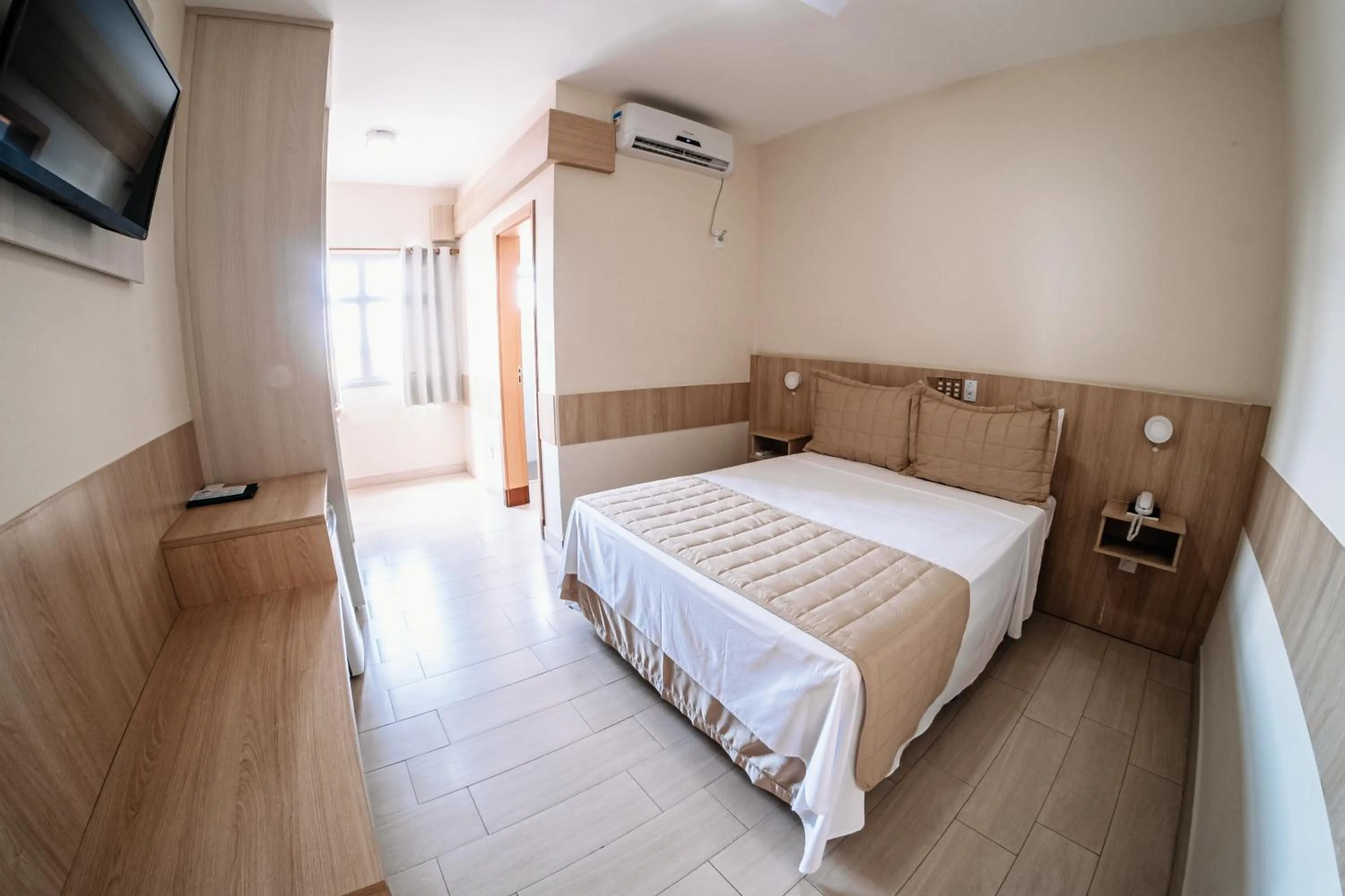 Bedroom, Bed in Ferian Plaza Hotel