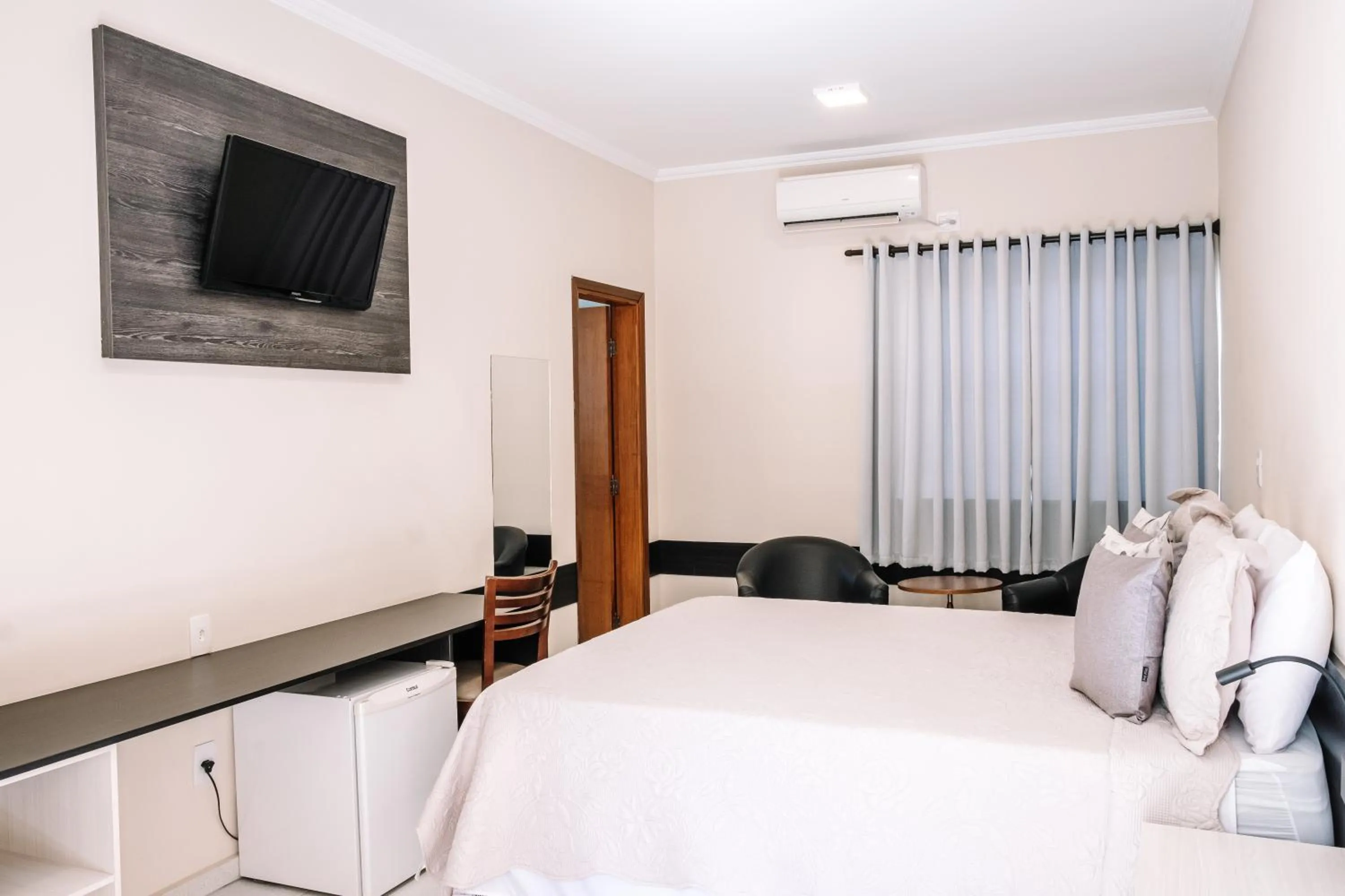 Bedroom, Bed in Ferian Plaza Hotel