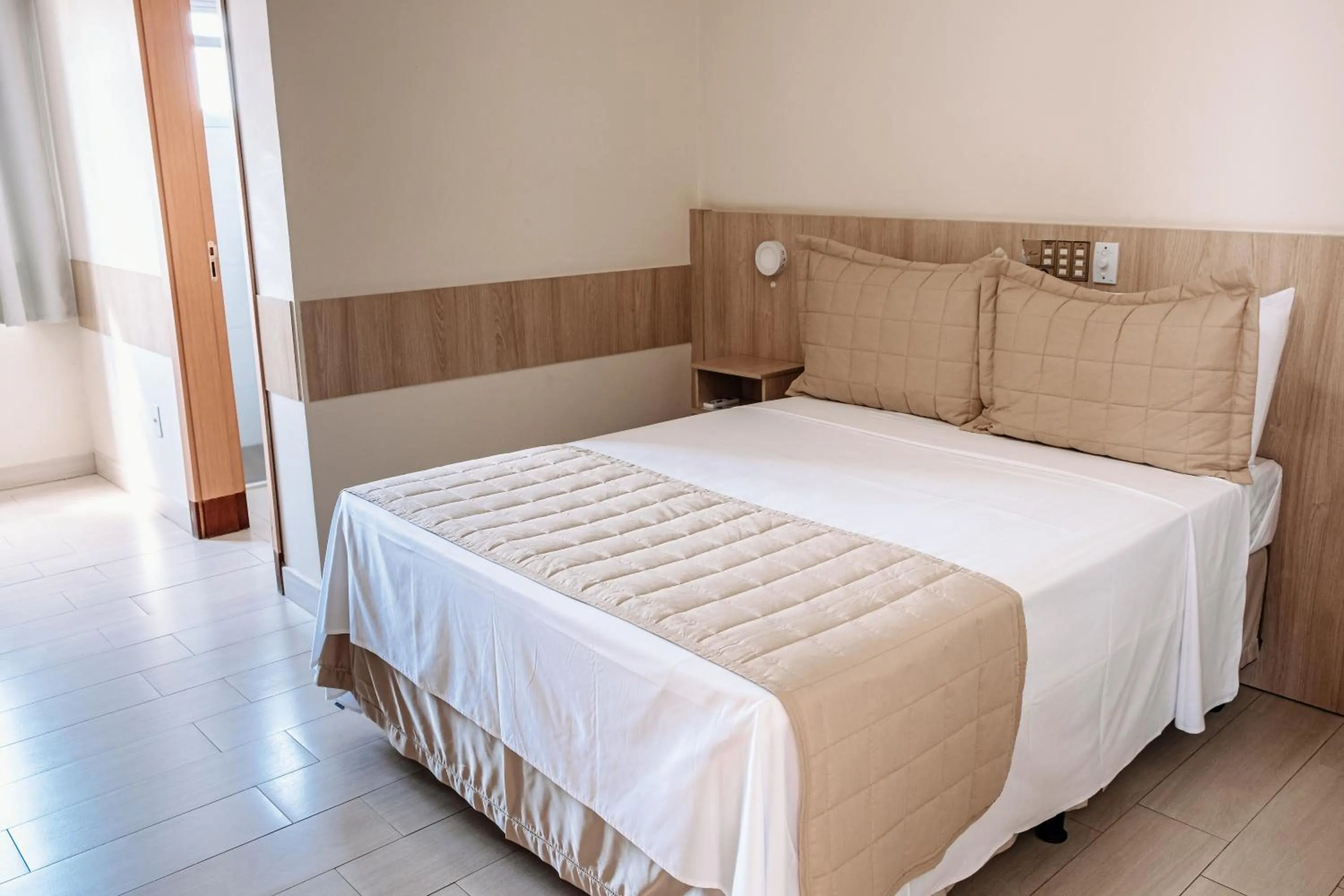 Bedroom, Bed in Ferian Plaza Hotel