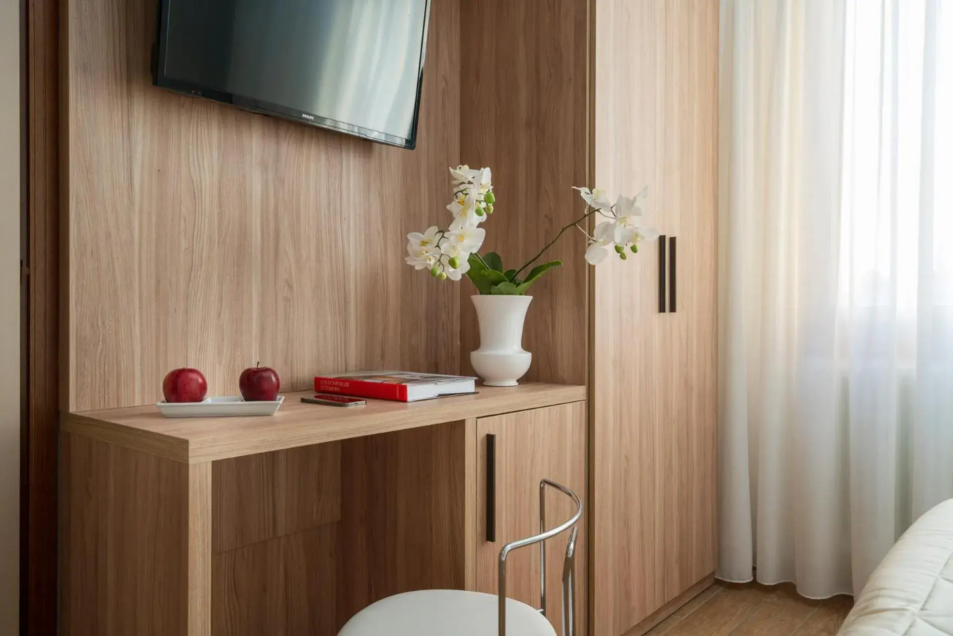 TV and multimedia in Hotel Re Enzo TV and multimedia in Hotel Re Enzo