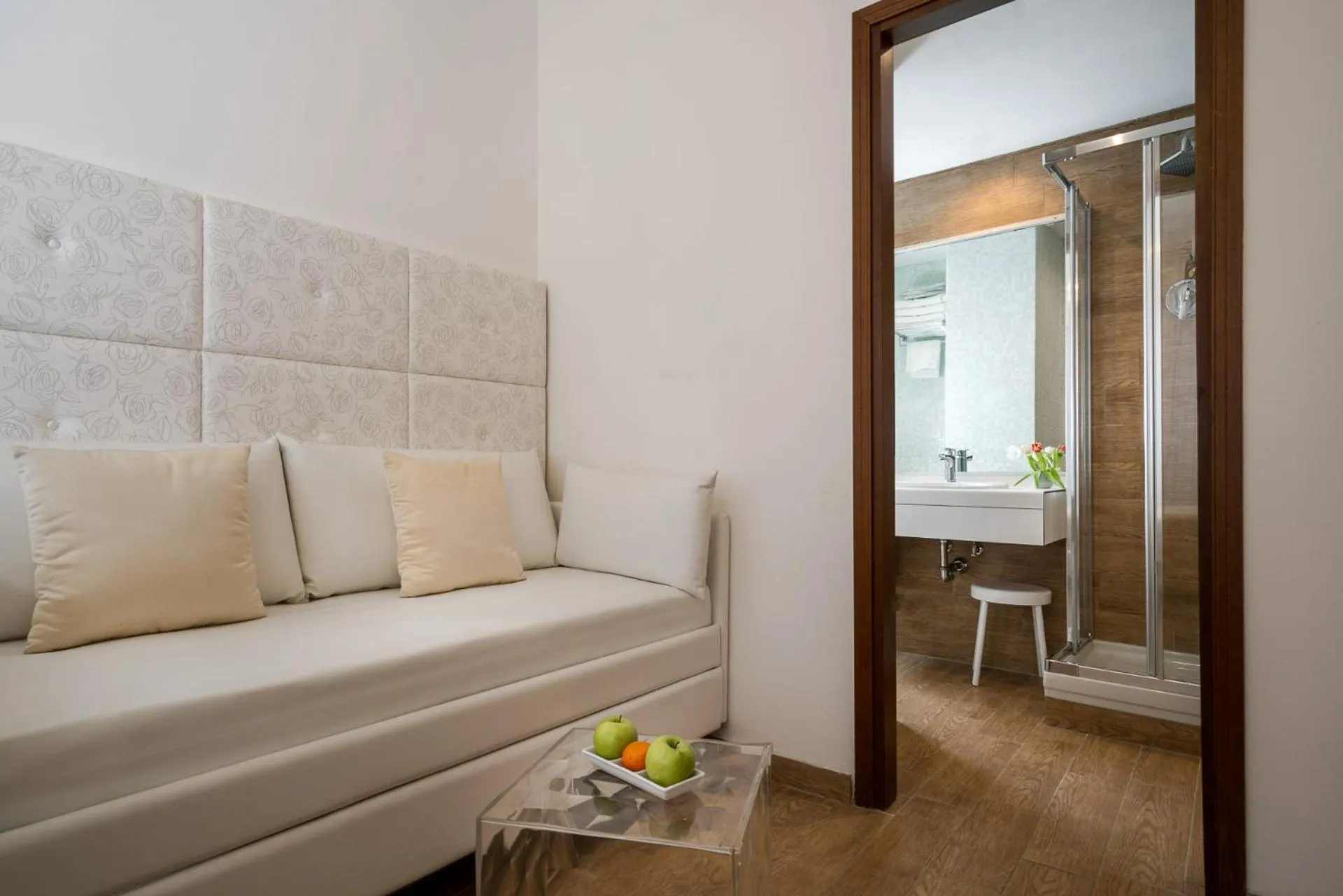 Bathroom, Bed in Hotel Re Enzo