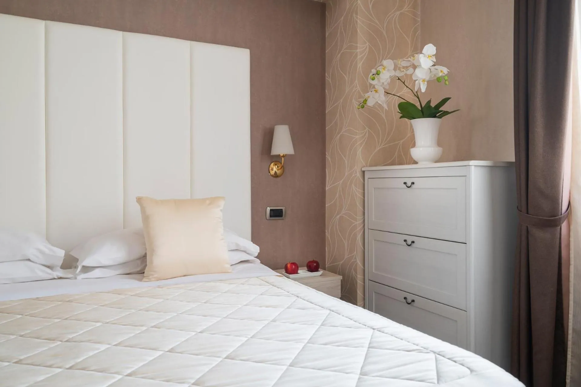 Photo of the whole room, Bed in Hotel Re Enzo