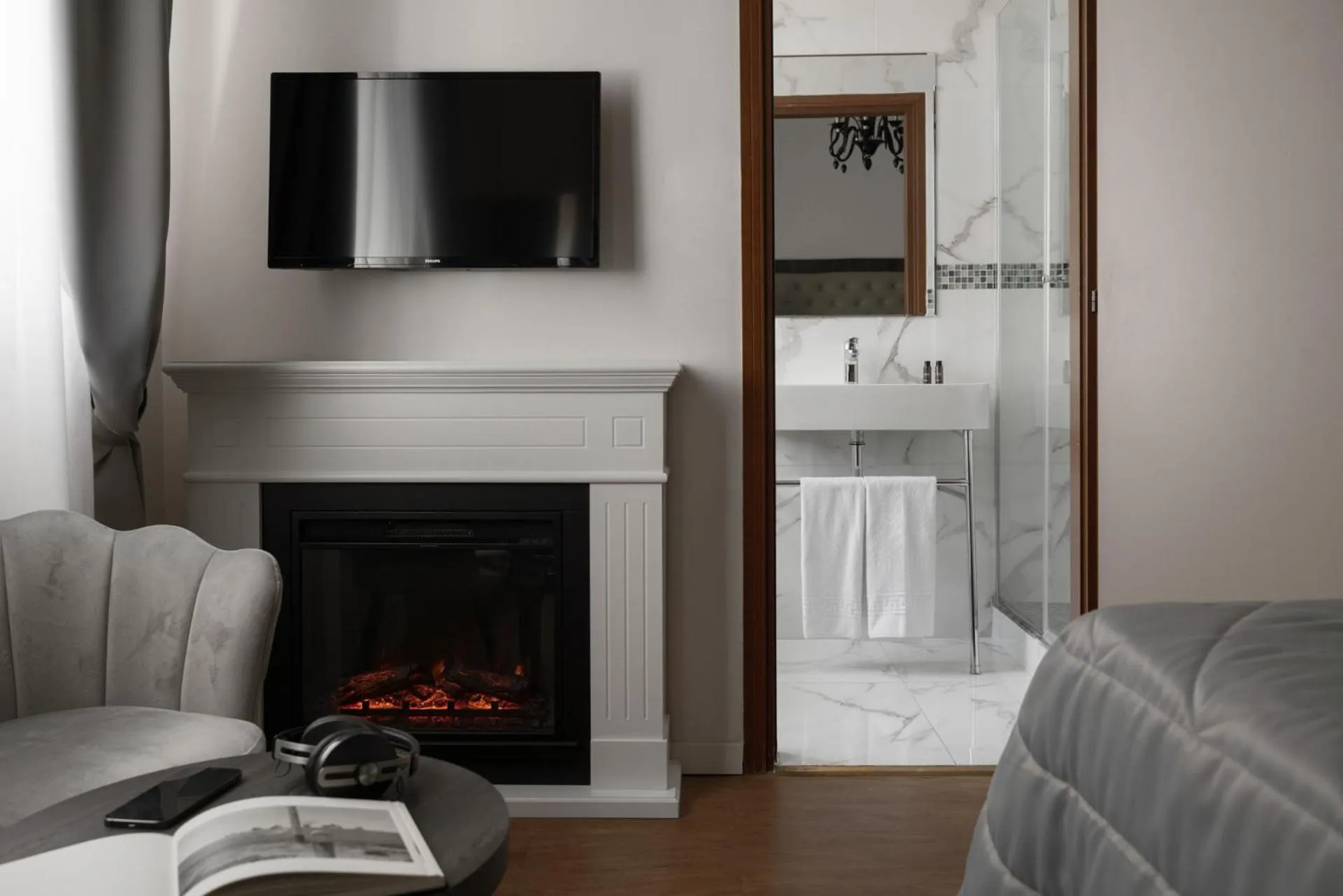 flat iron in Hotel Re Enzo