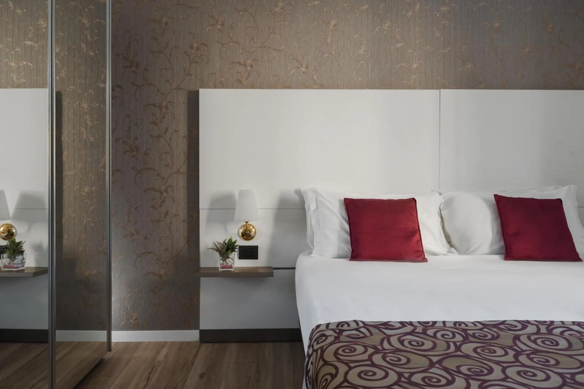 Photo of the whole room, Bed in Hotel Re Enzo