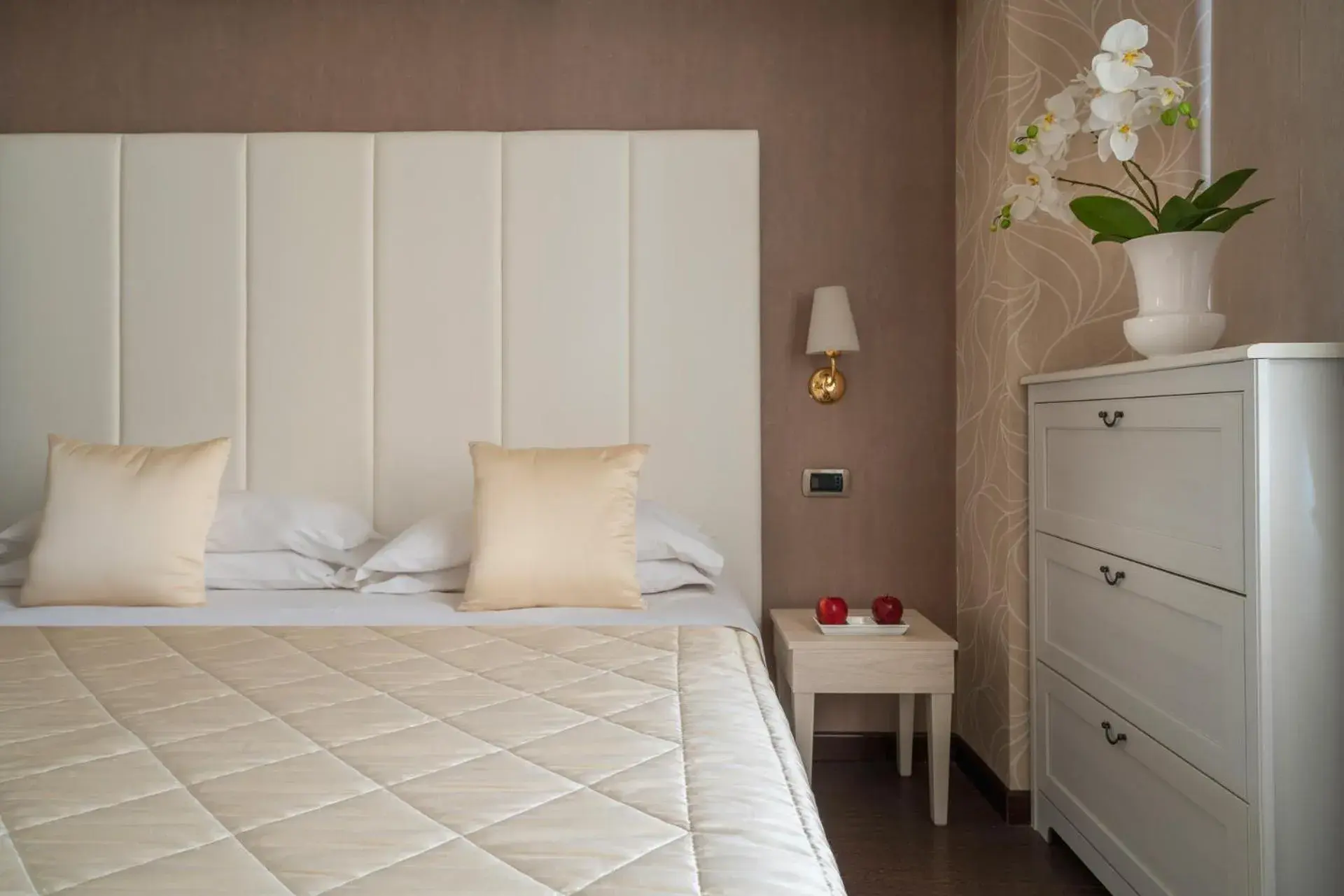 Photo of the whole room, Bed in Hotel Re Enzo Photo of the whole room, Bed in Hotel Re Enzo