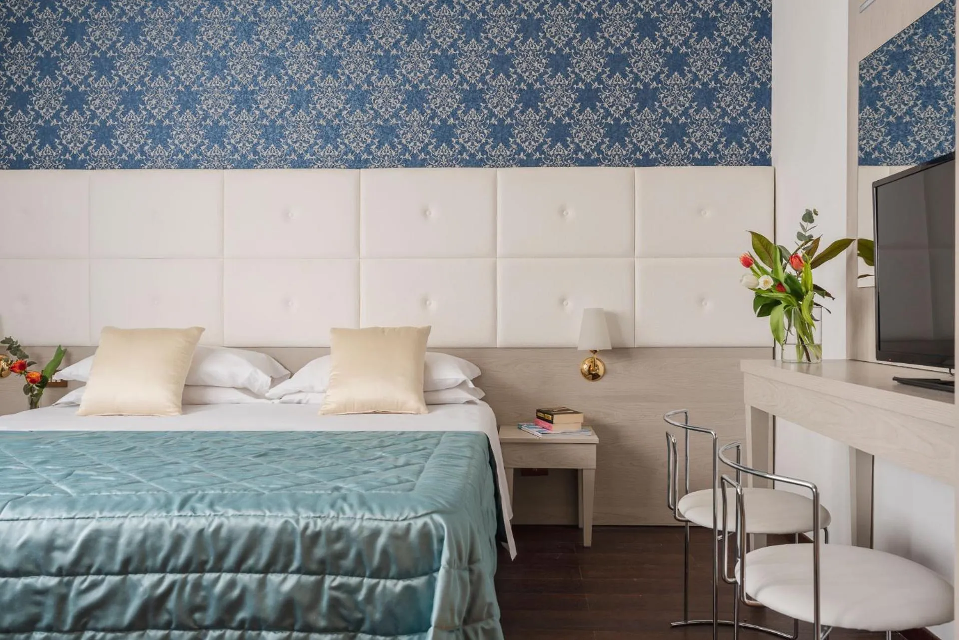 Photo of the whole room, Bed in Hotel Re Enzo